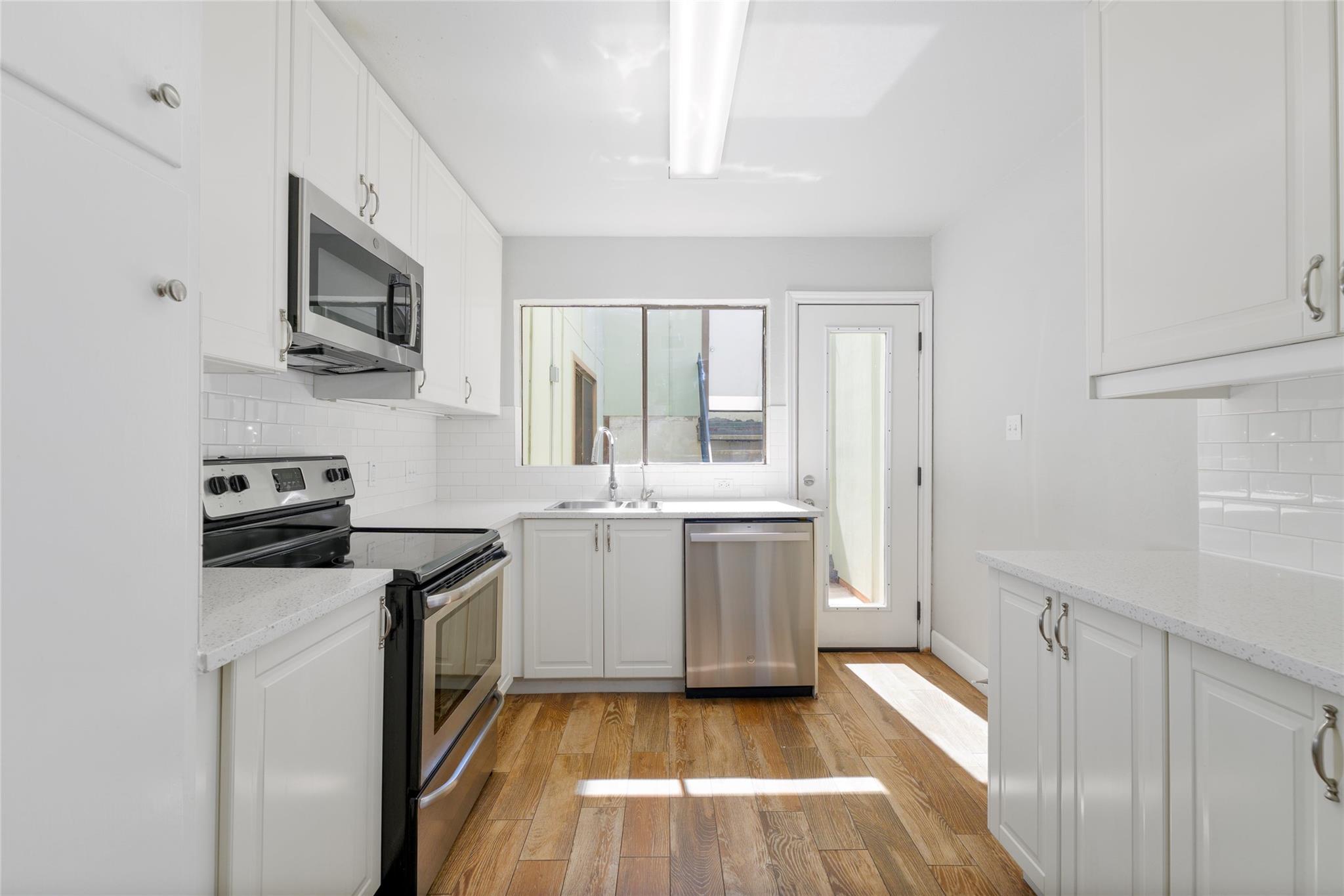 1702 Timber Ridge DR — photo 4