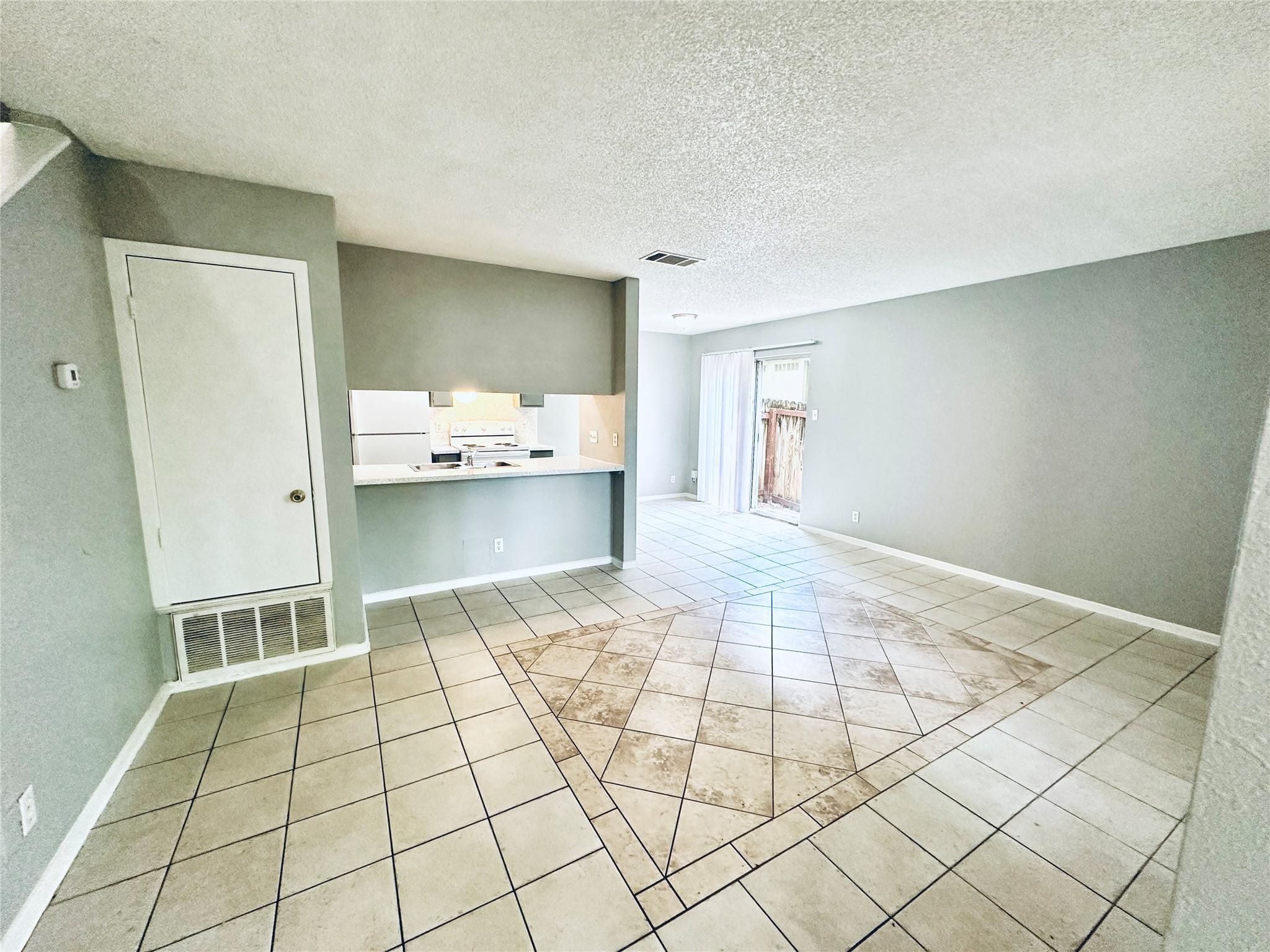 1318 Southport DR #B — photo 4