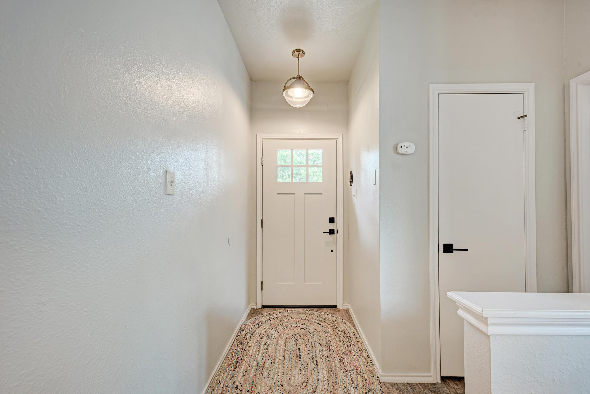 922 Thackeray LN — photo 5