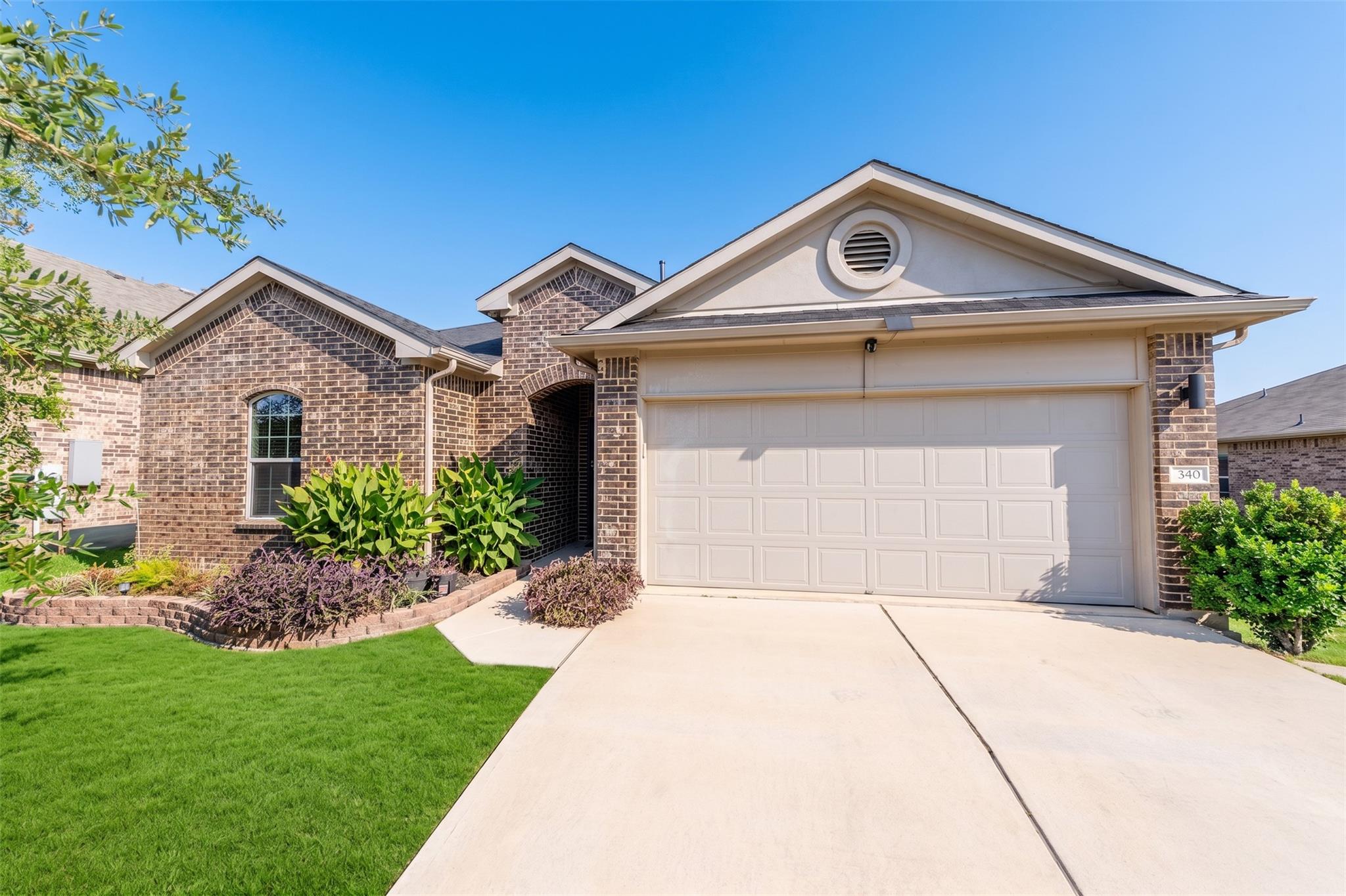 340 Shiner LN