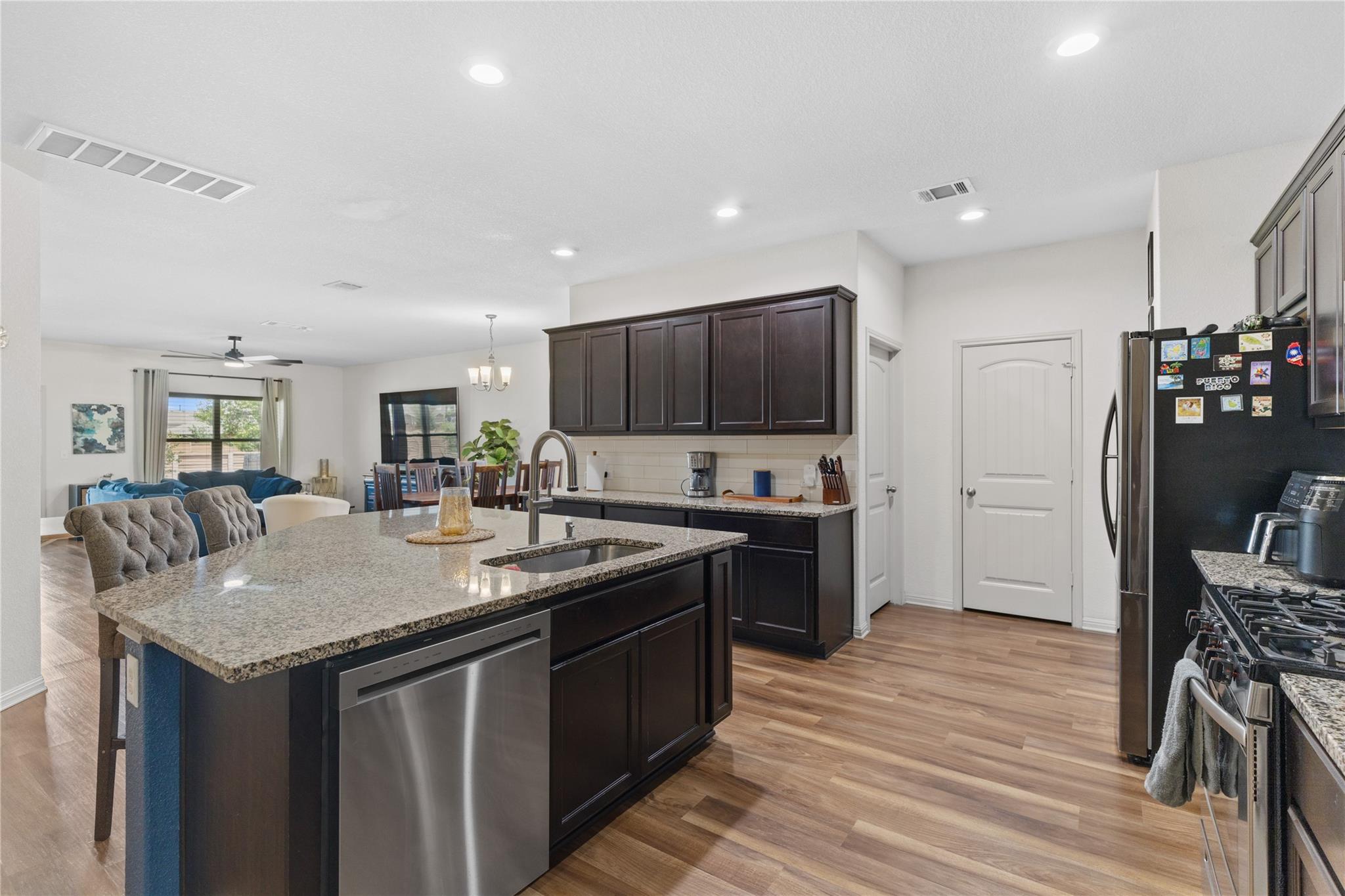 340 Shiner LN — photo 4