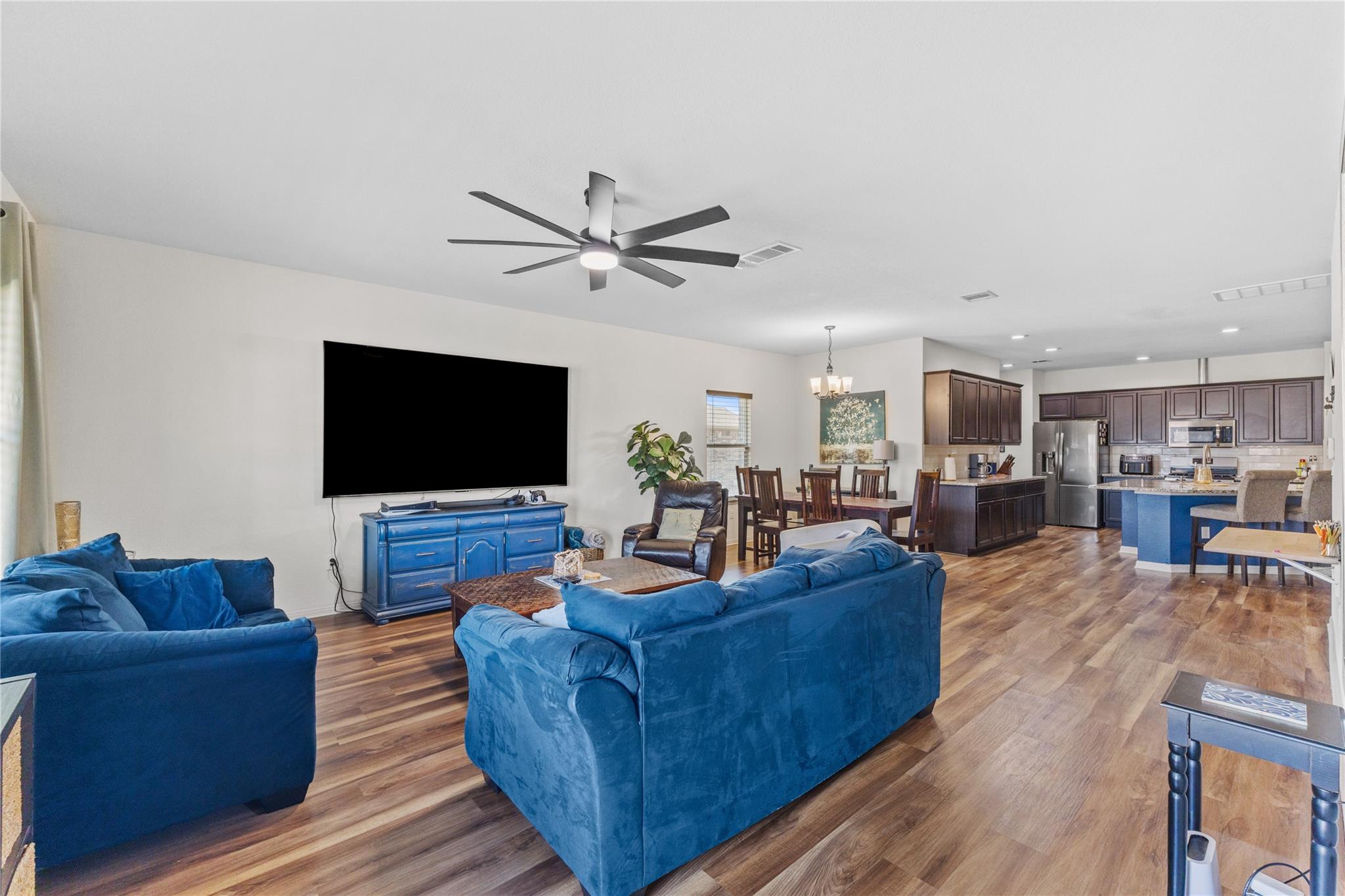 340 Shiner LN — photo 3