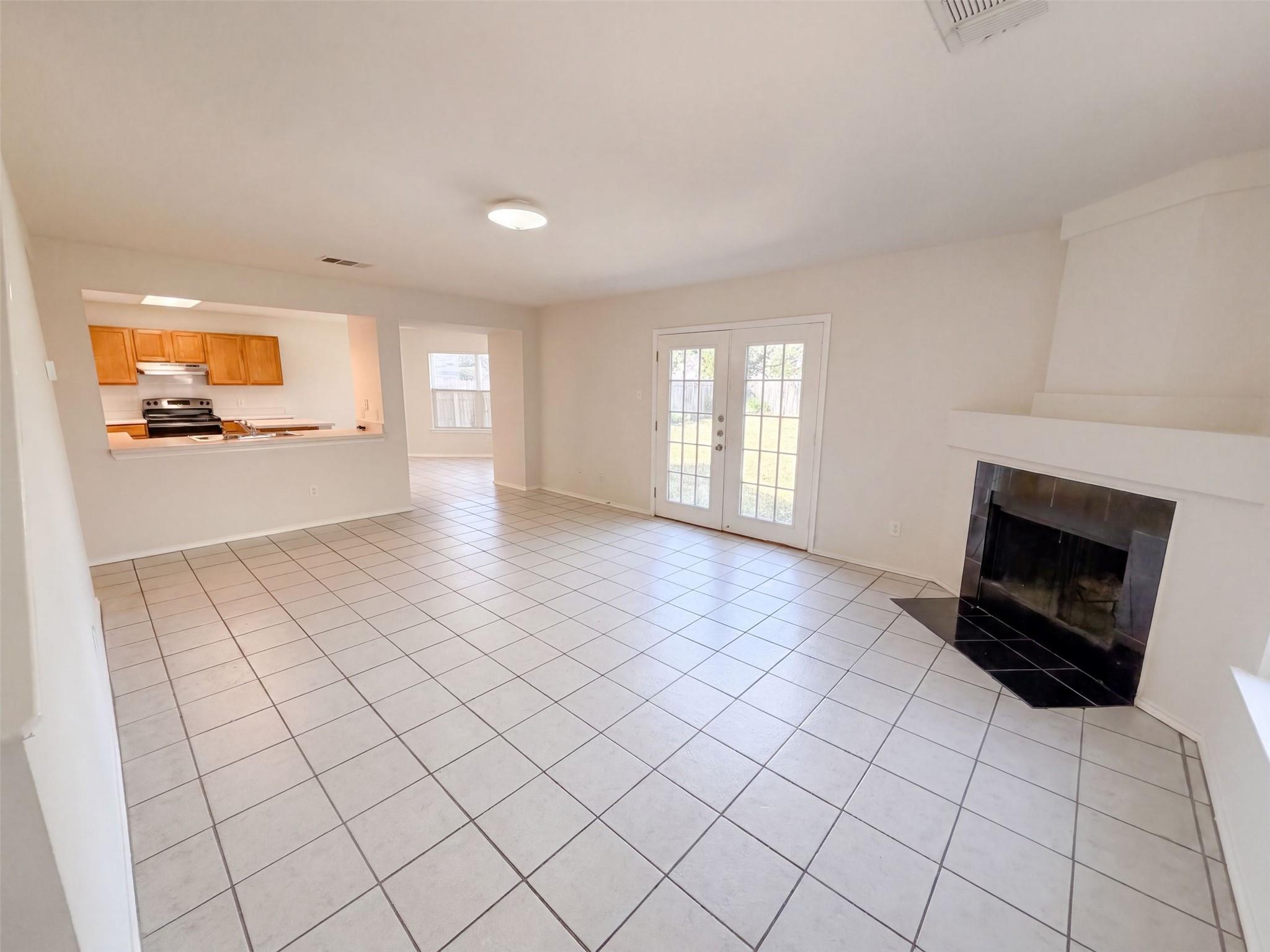 305 Edgewood CV — photo 3
