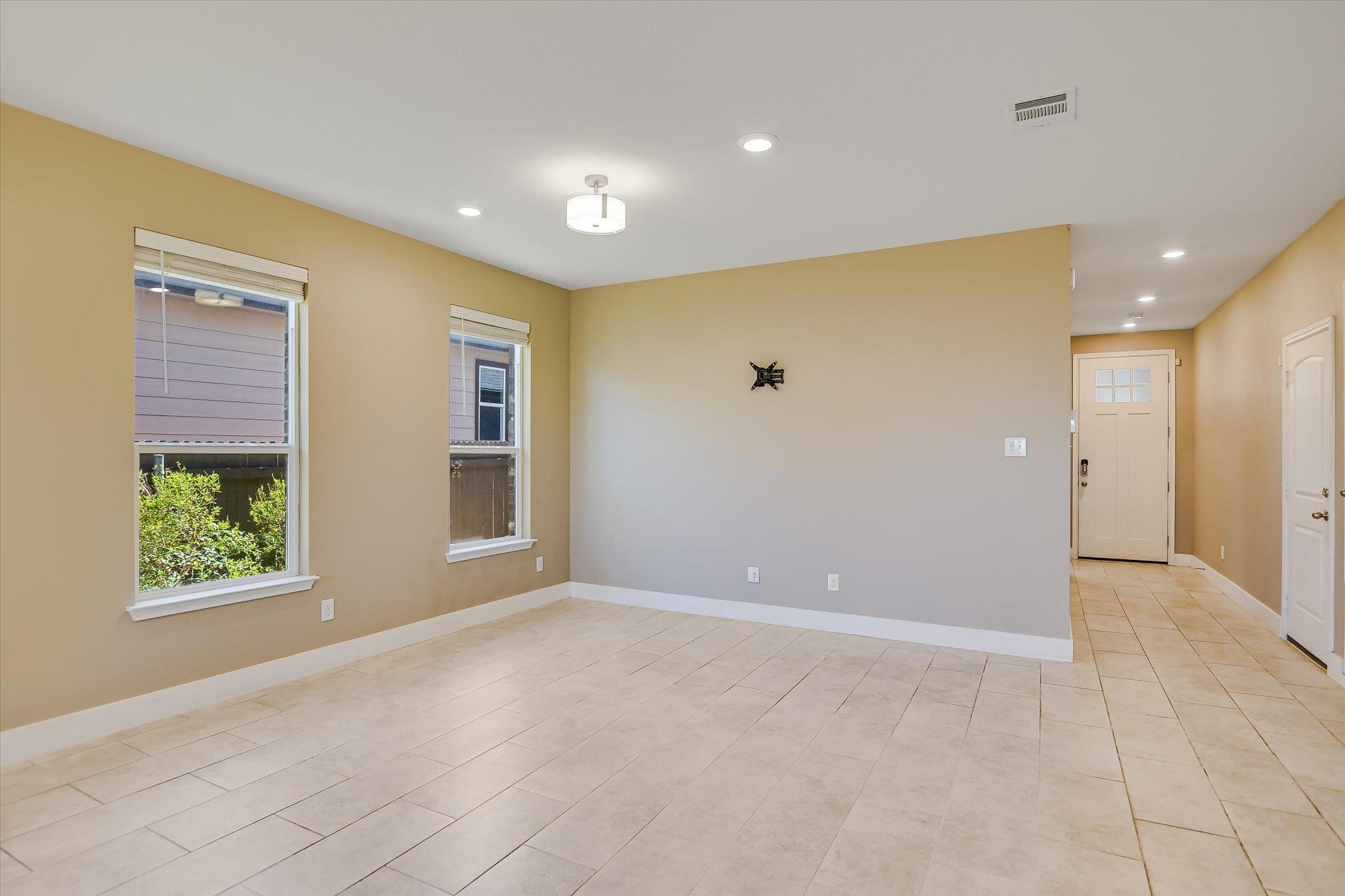 13820 Lyndon B Johnson ST — photo 3