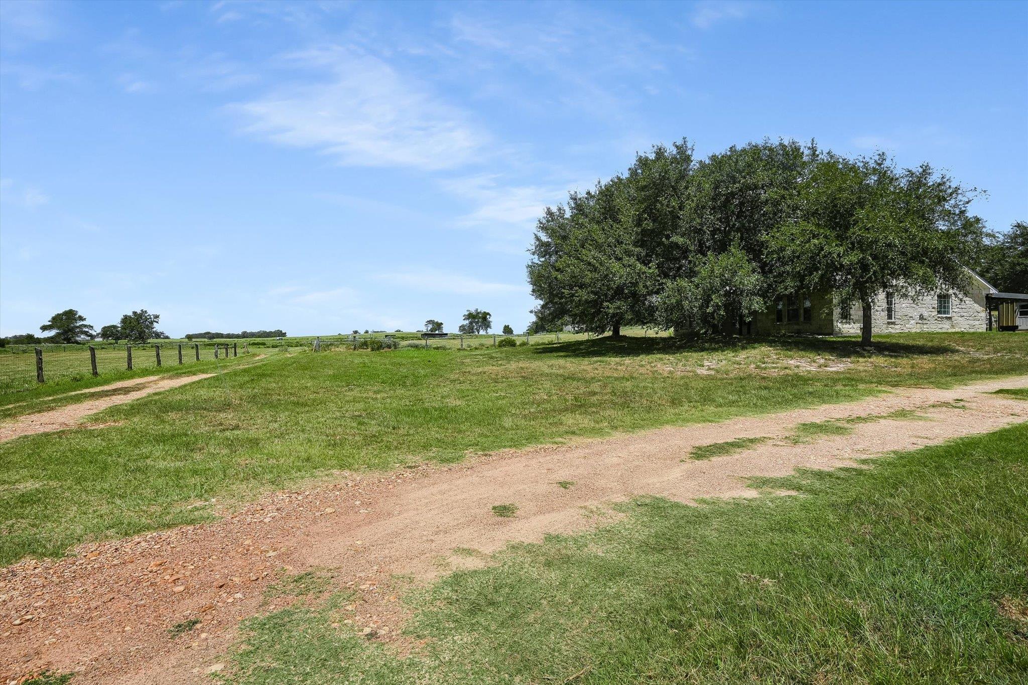 1170 Private Road 3241 — photo 3