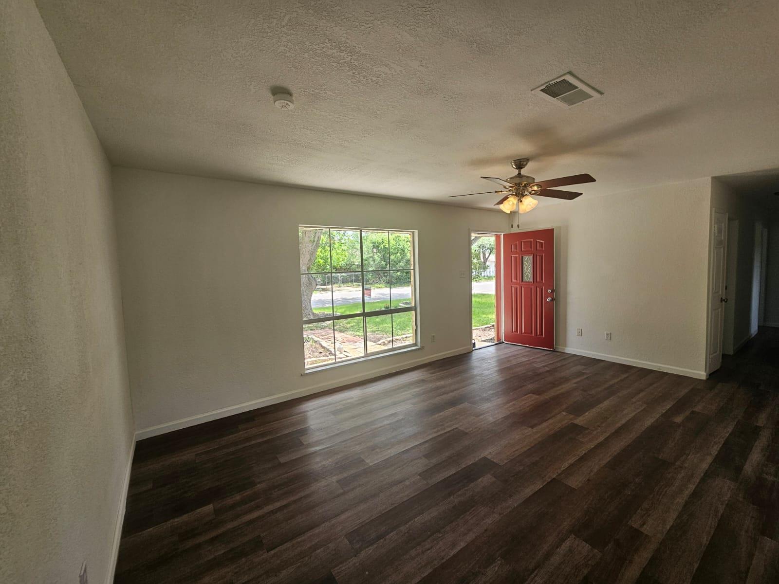 1401 Trinity ST — photo 3
