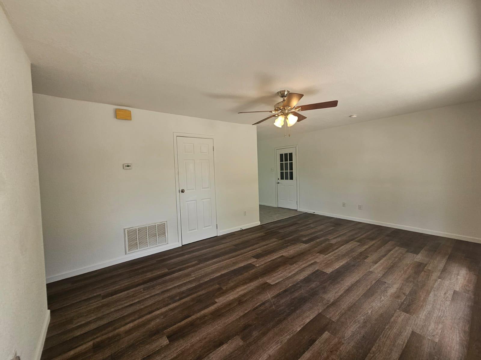 1401 Trinity ST — photo 4