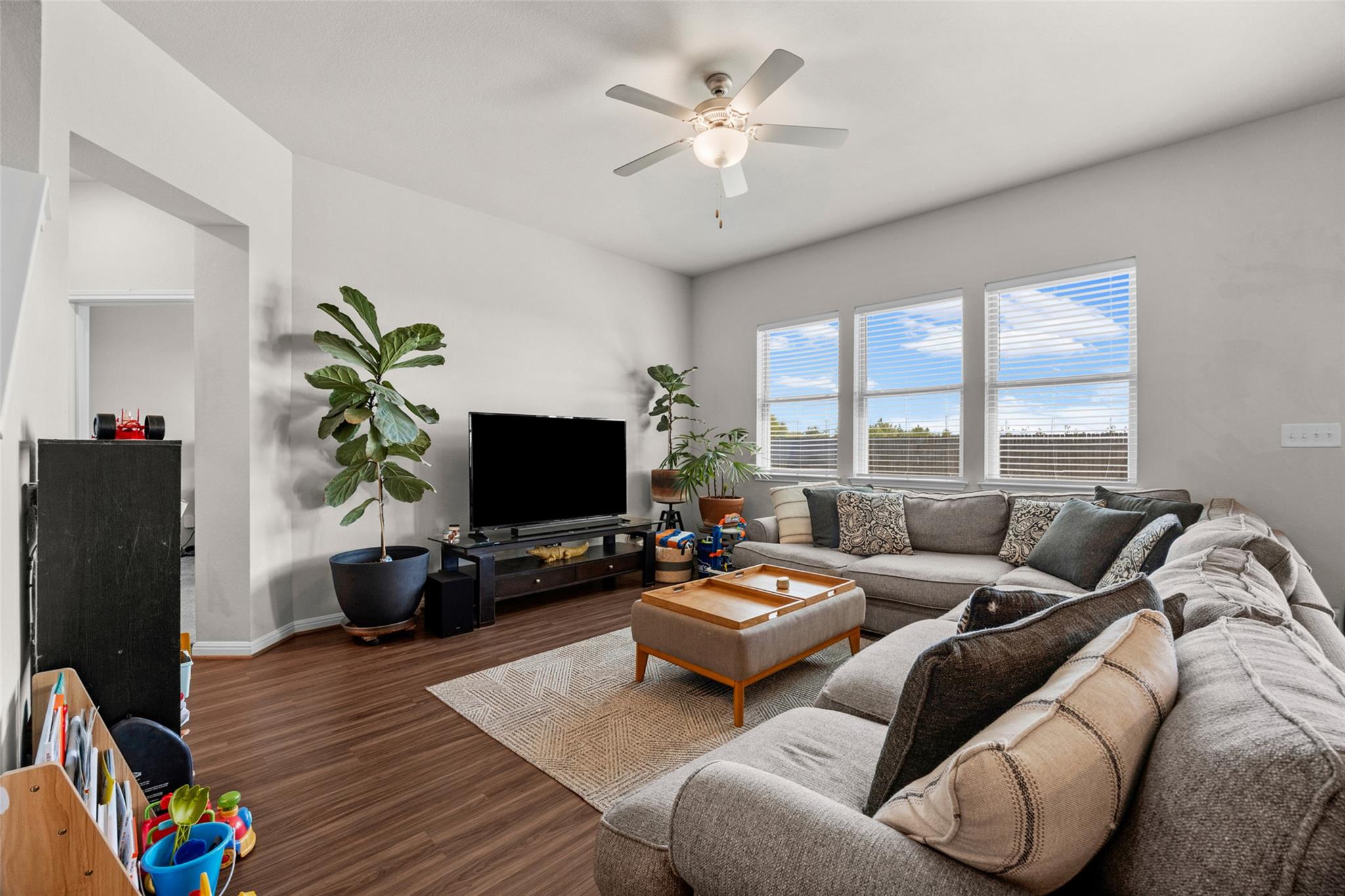 718 Sassafras ST — photo 3