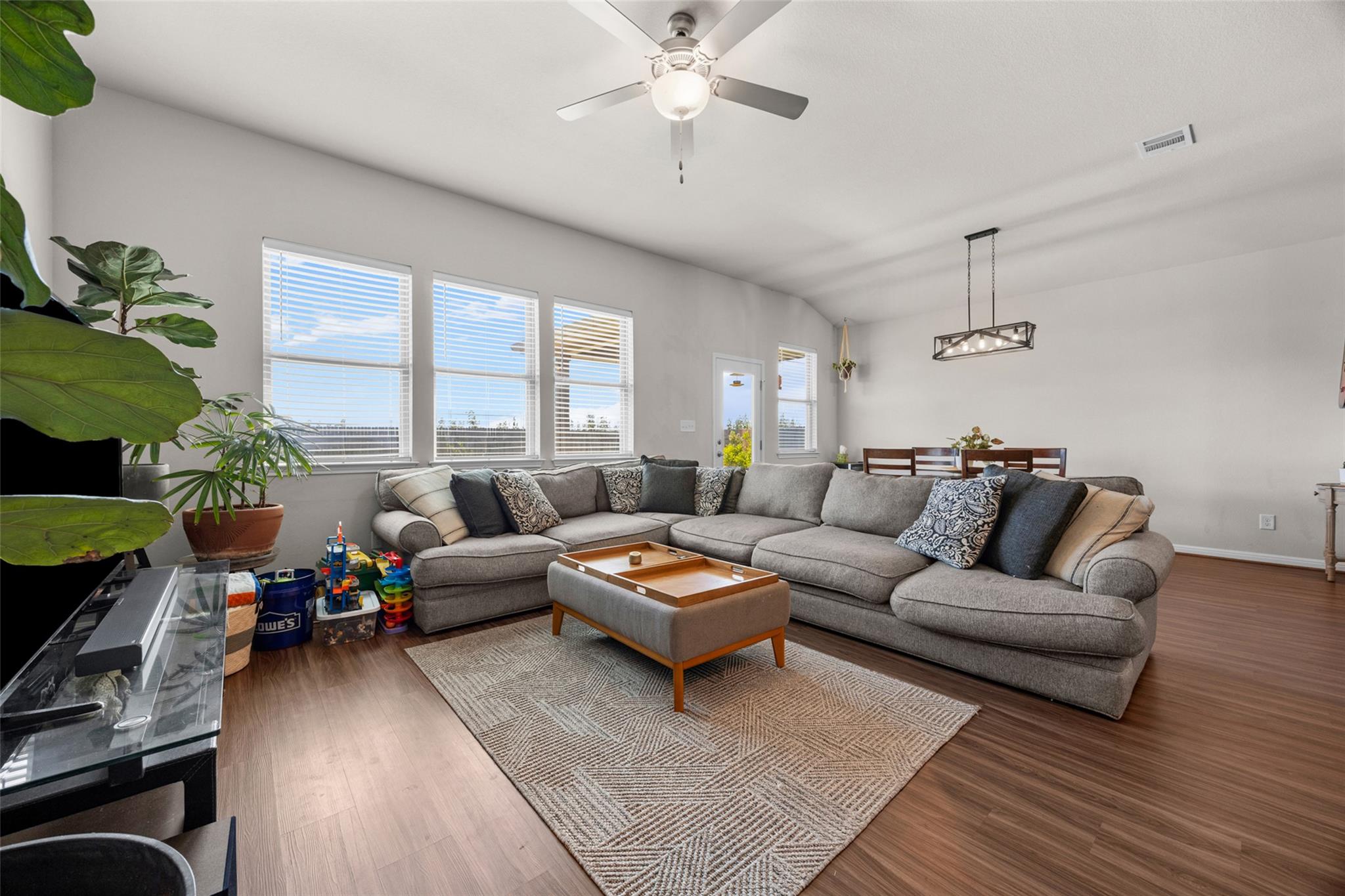 718 Sassafras ST — photo 4