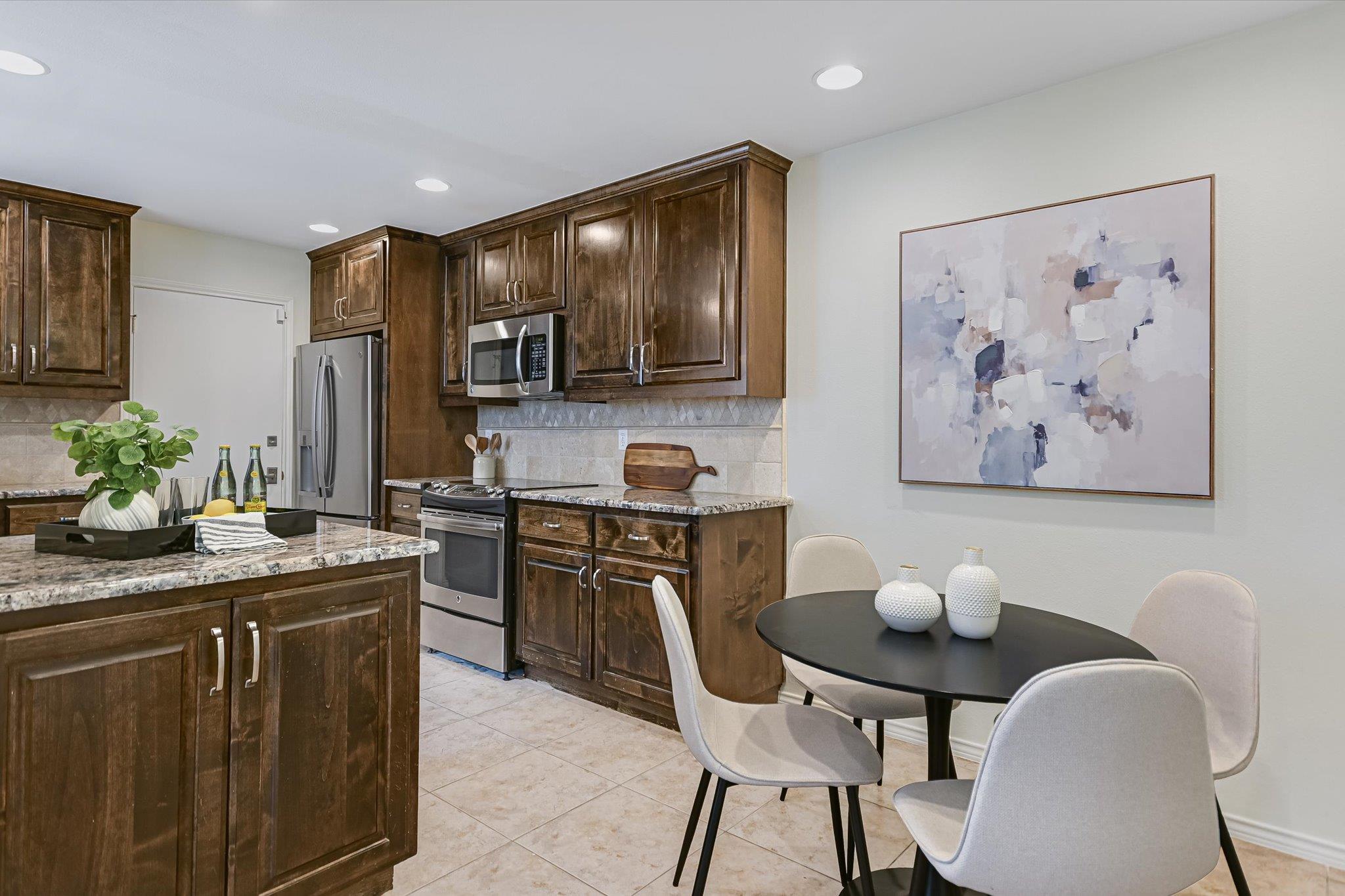 8209 Summer Place DR — photo 4