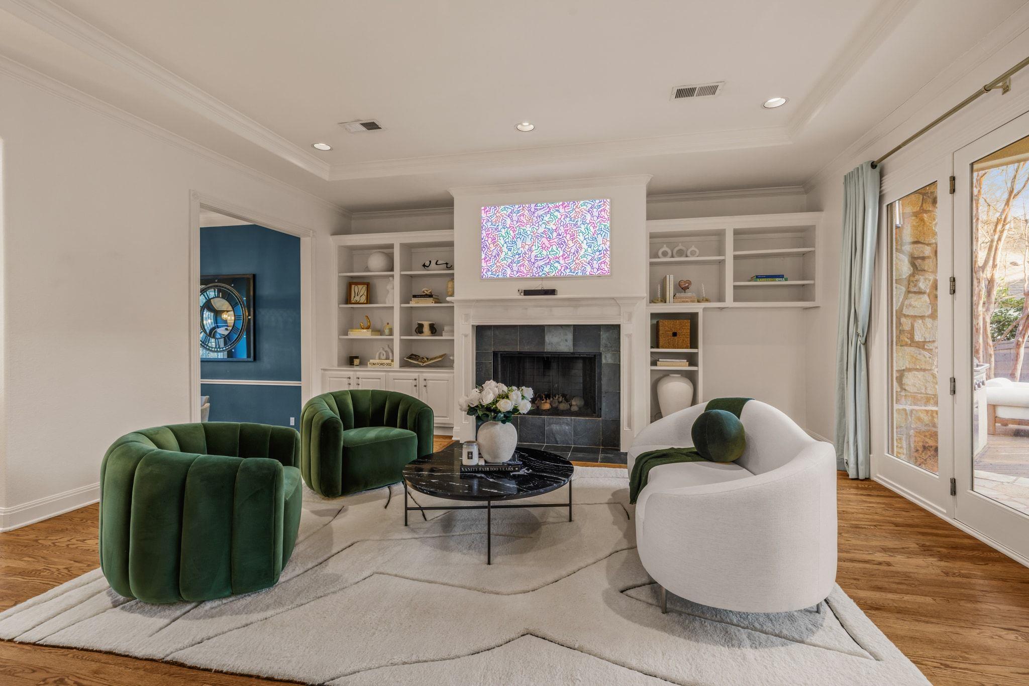 2703 McCullough ST — photo 3