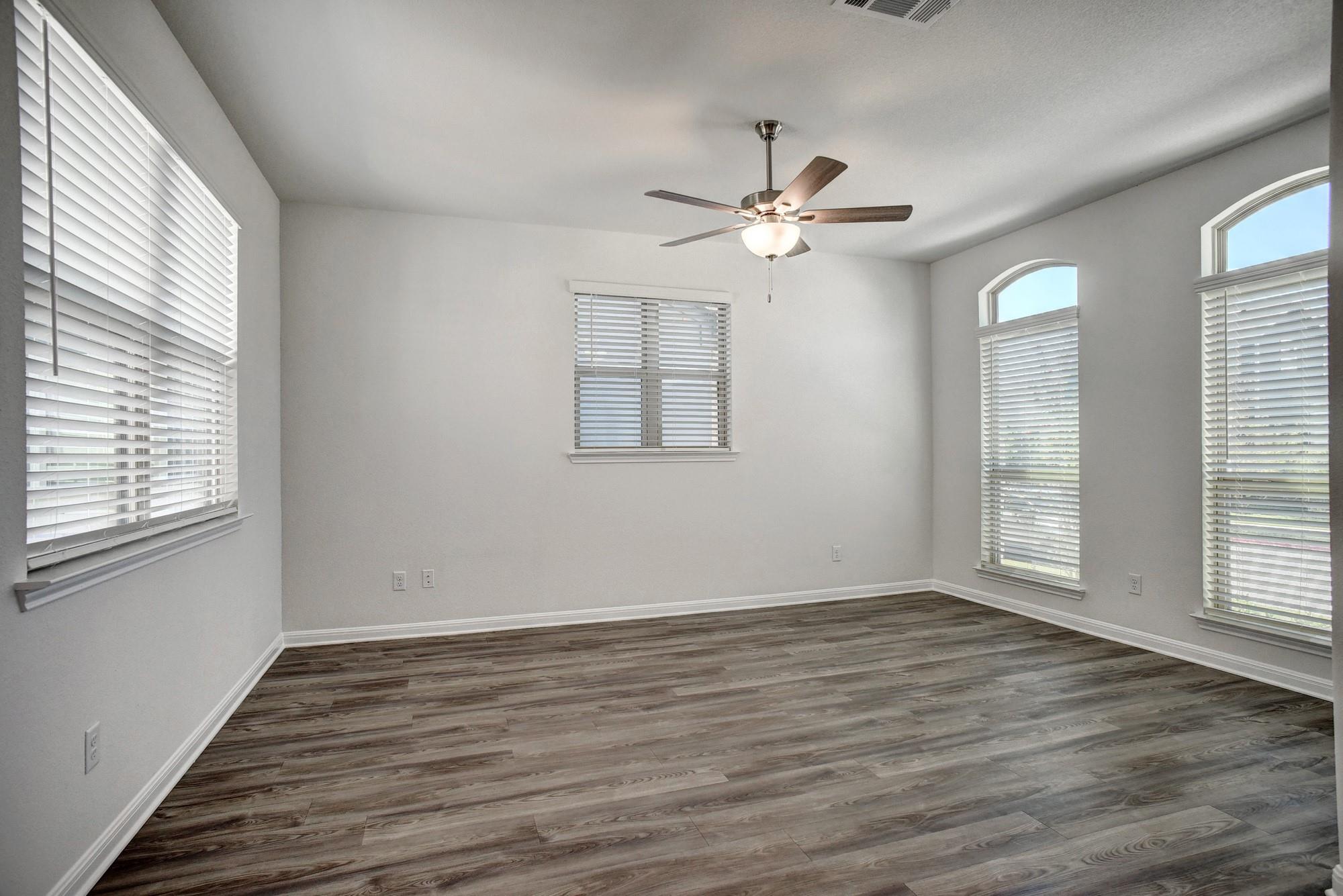 146 Weaver LN — photo 4
