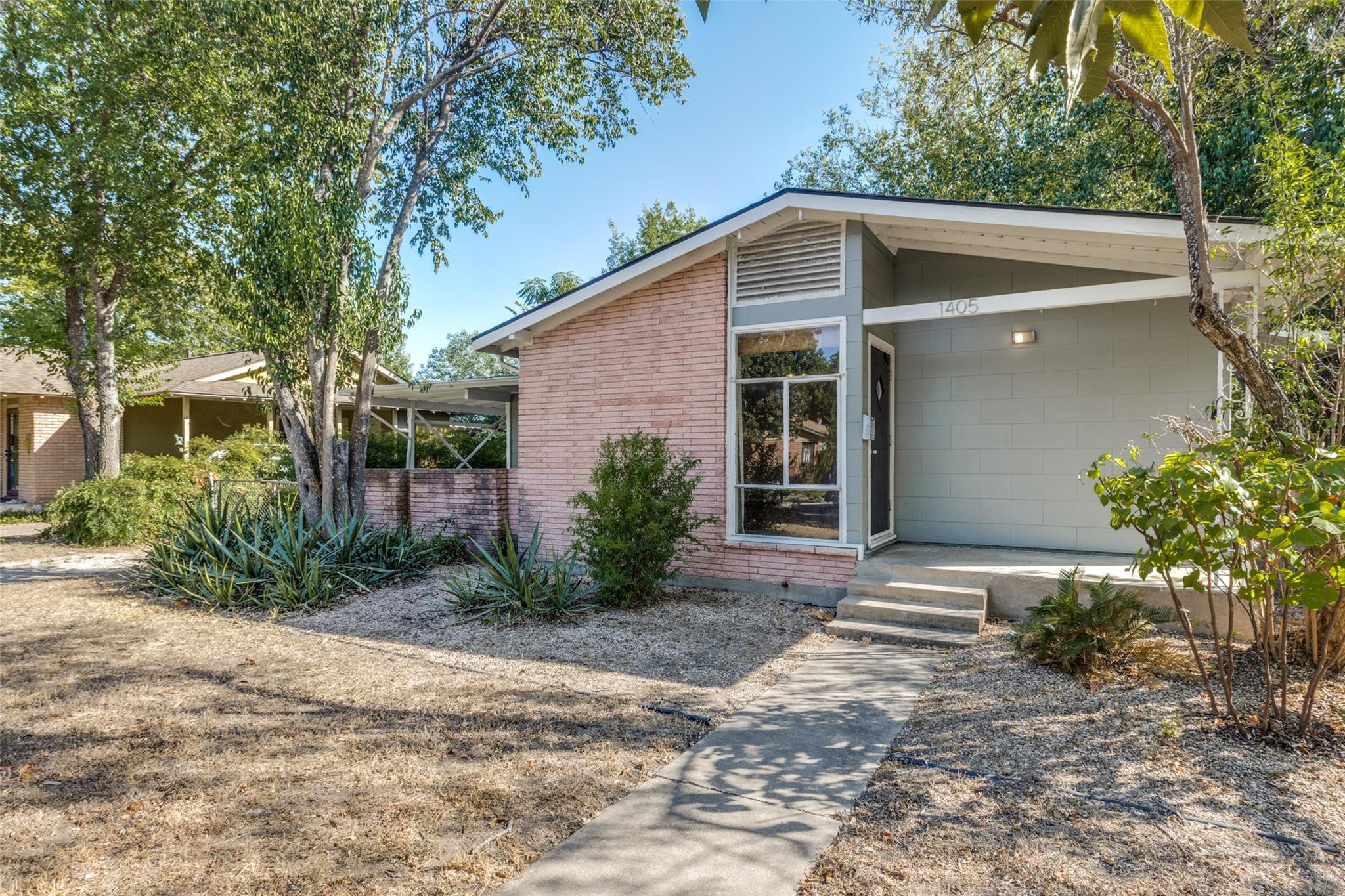 1405 Broadmoor DR — photo 3