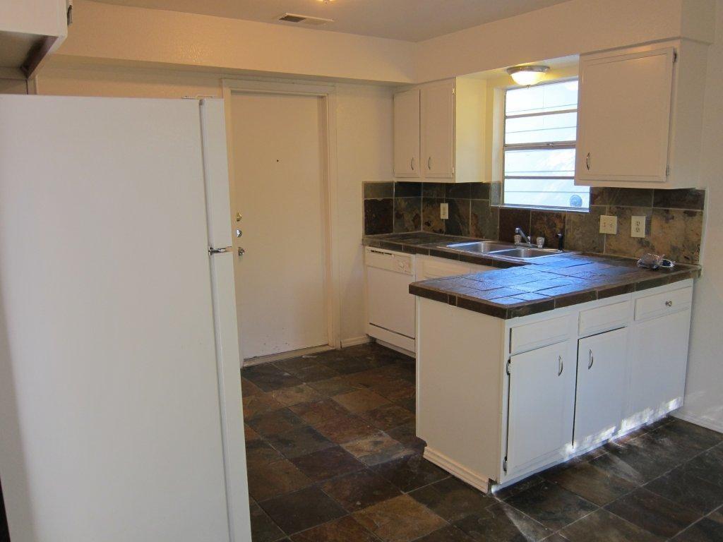 2412 Village Walk — photo 5