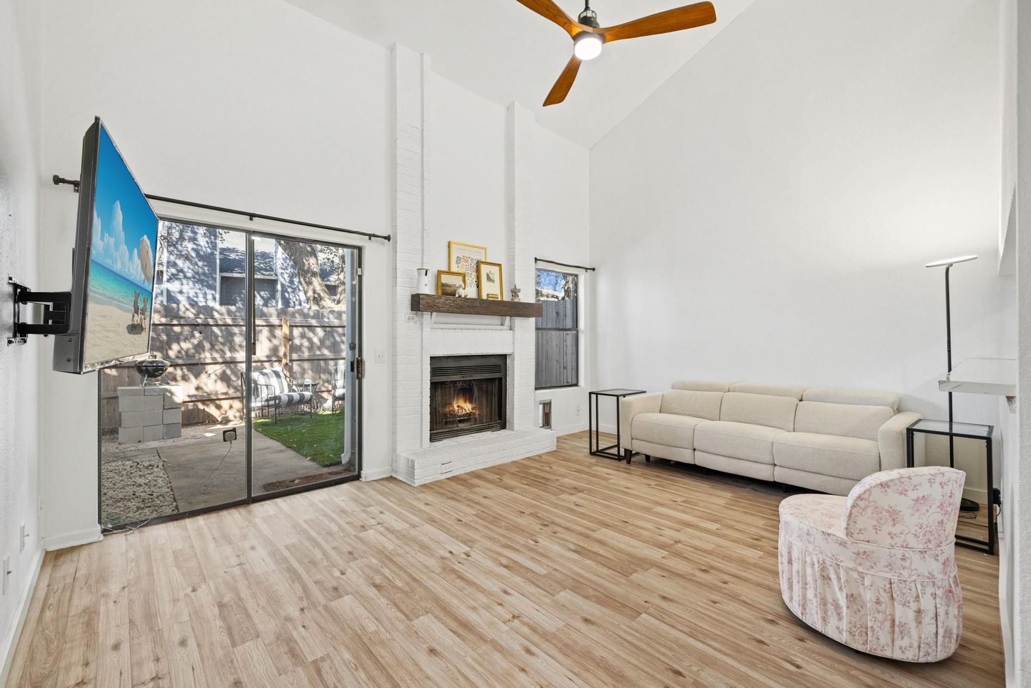 1010 Rundberg LN #30 — photo 3