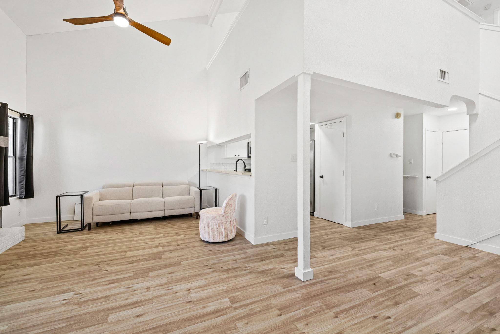 1010 Rundberg LN #30 — photo 5