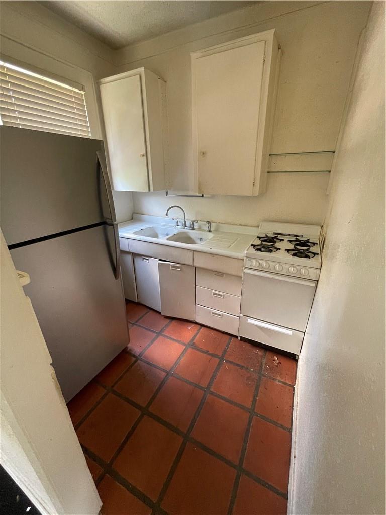 3205 Helms ST #201 — photo 3