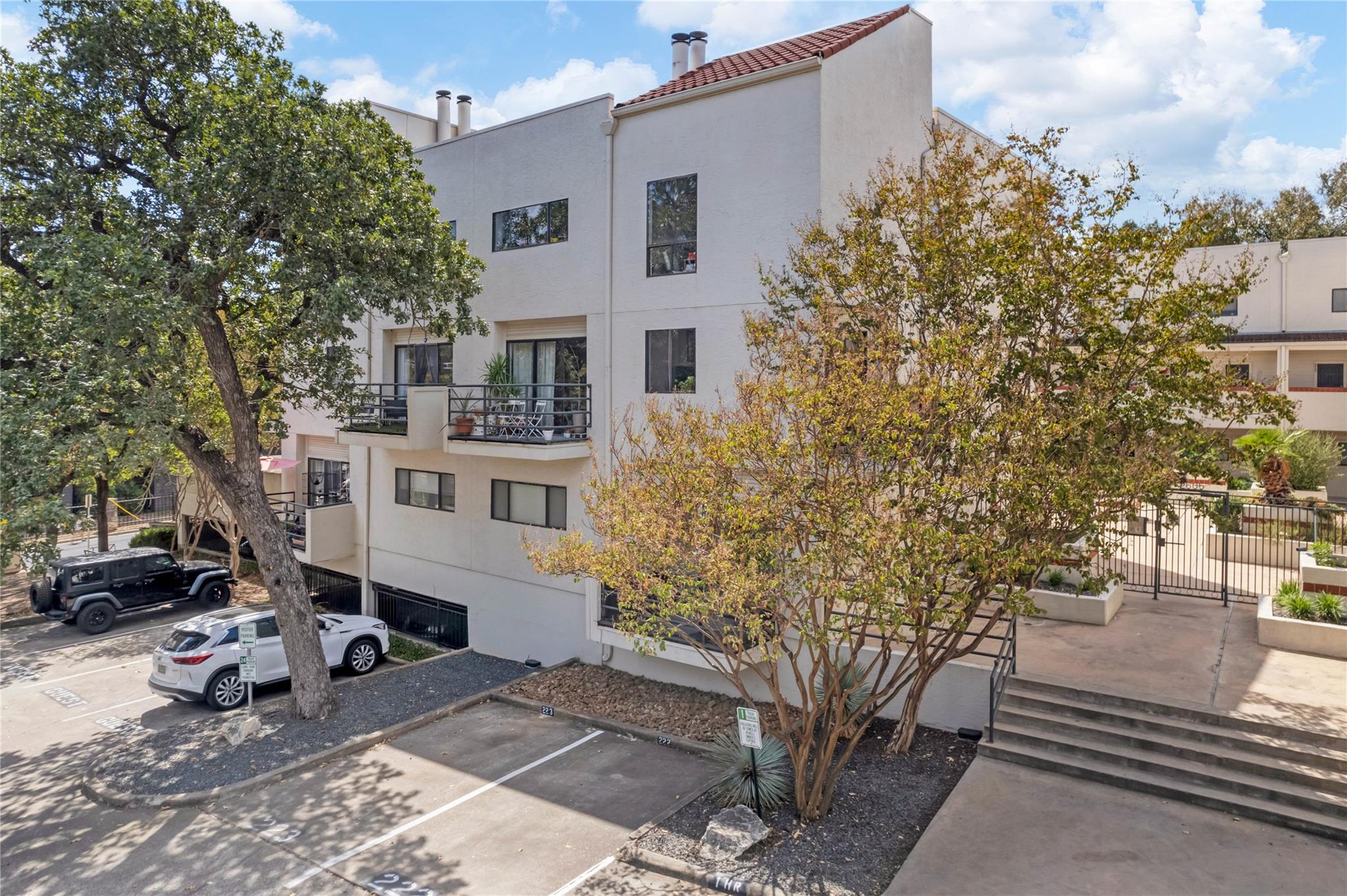 2605 Enfield RD #221 — photo 4