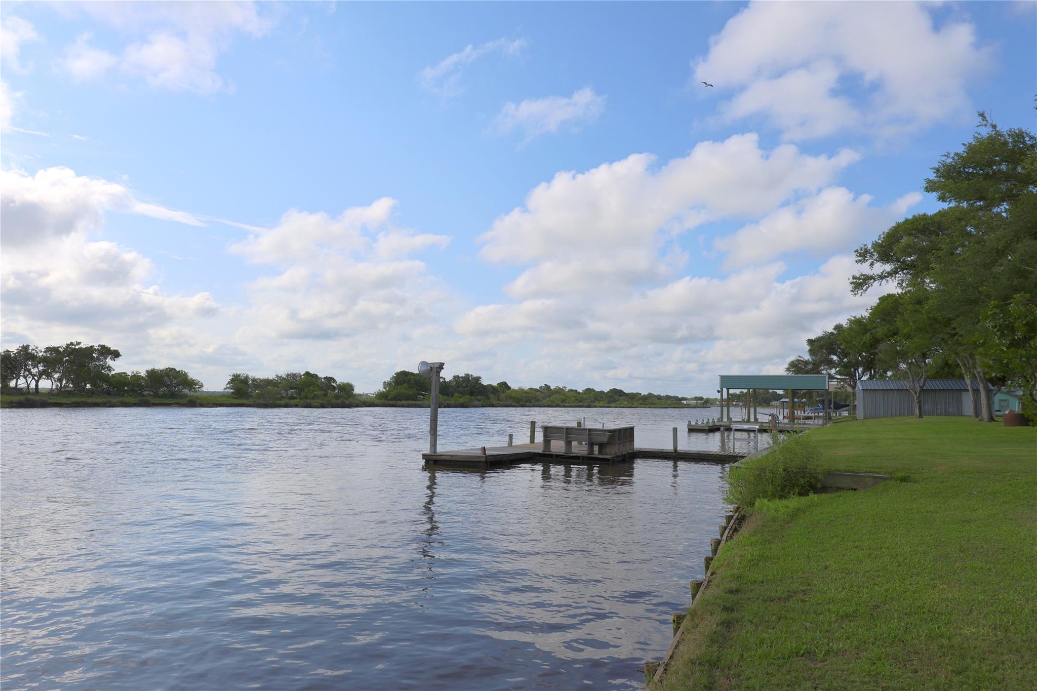 1828 Creekside DR — photo 3
