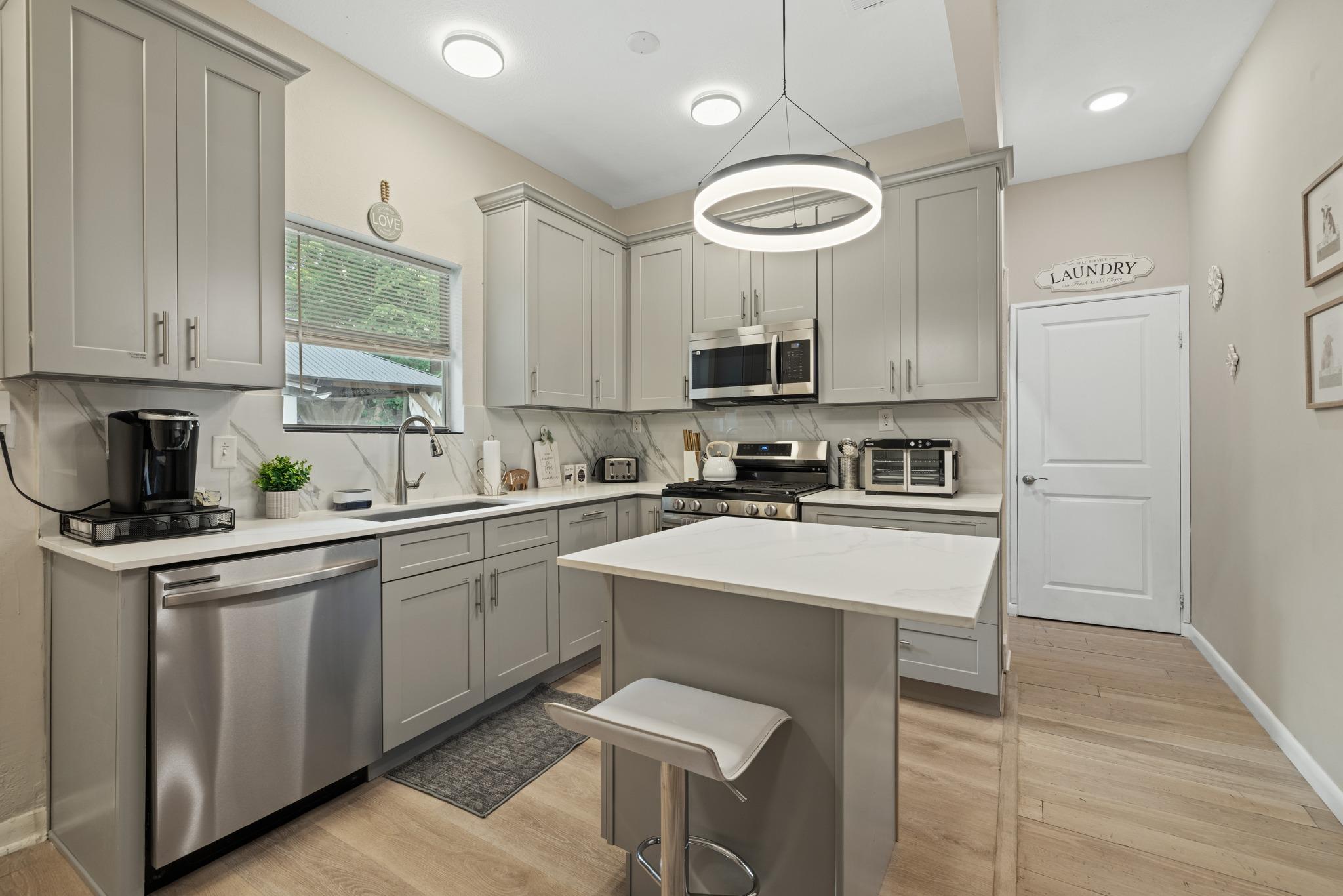2503 Gonzales ST — photo 3