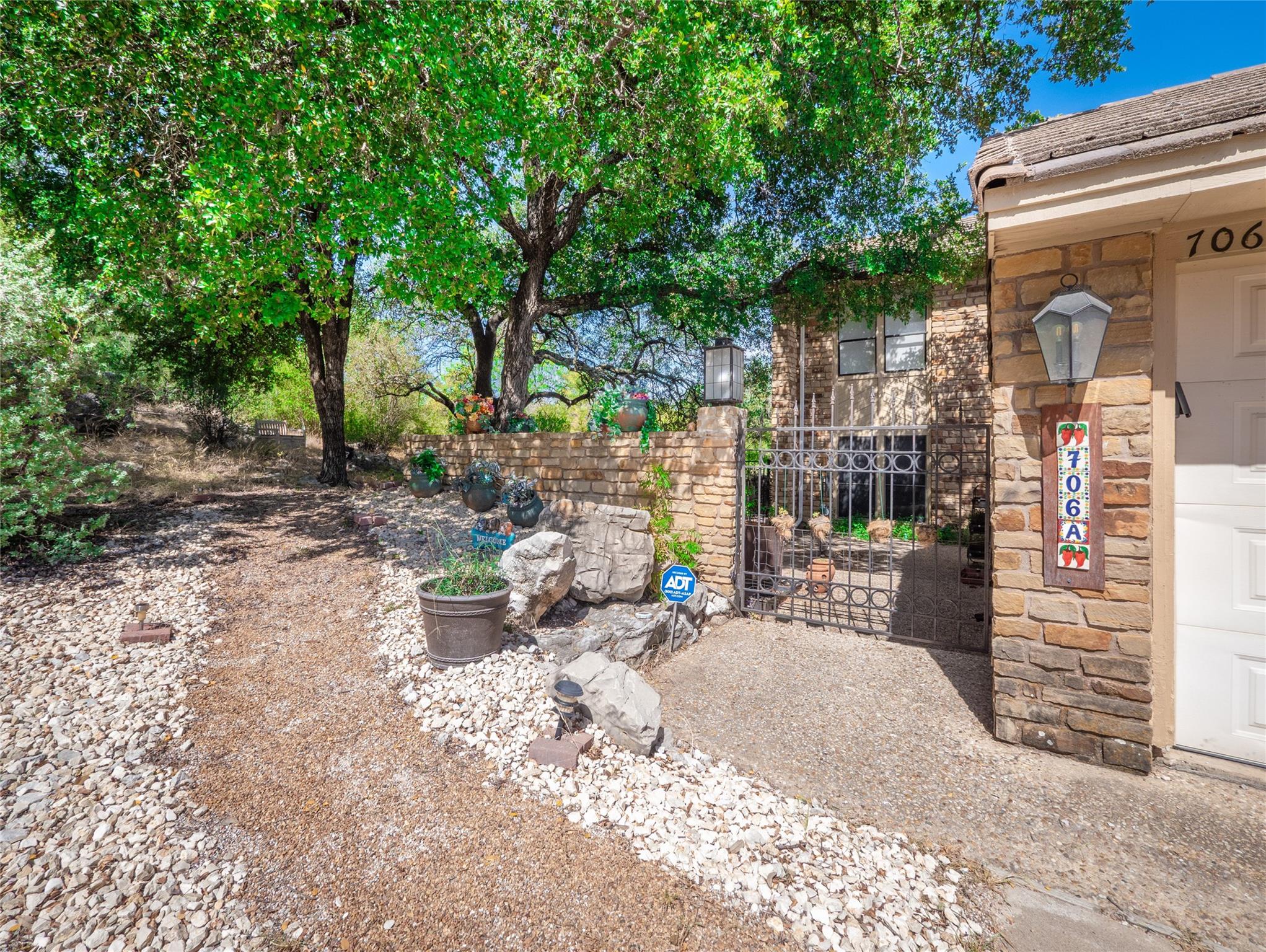 706-A Clayton Nolen DR — photo 3