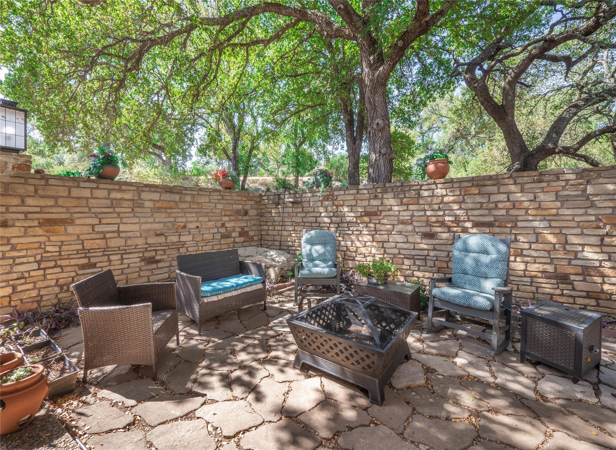 706-A Clayton Nolen DR — photo 4