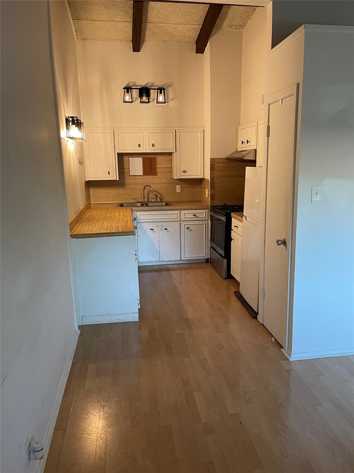 2404 Longview ST #204 — photo 3