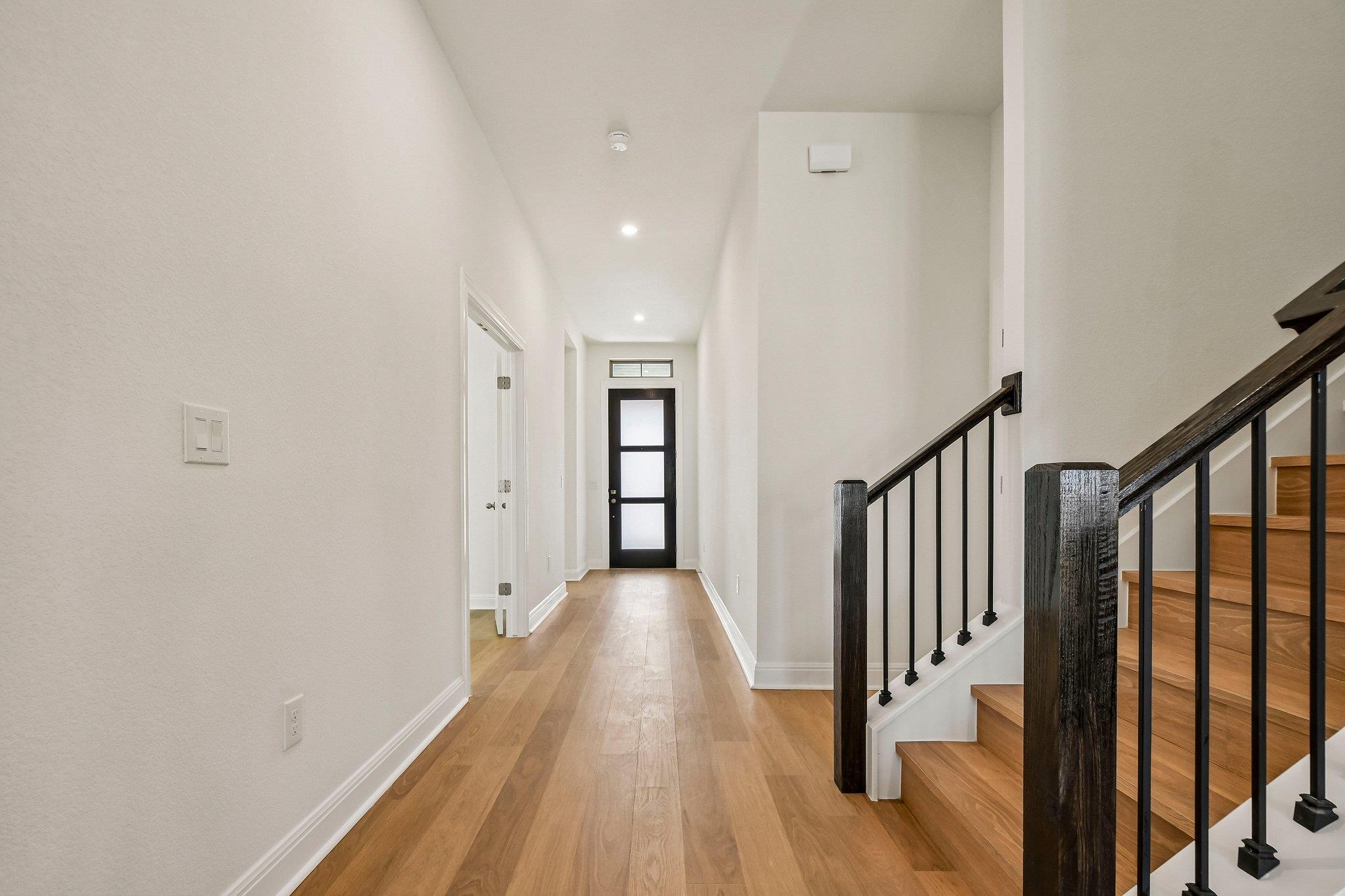 279 San Saba DR — photo 3