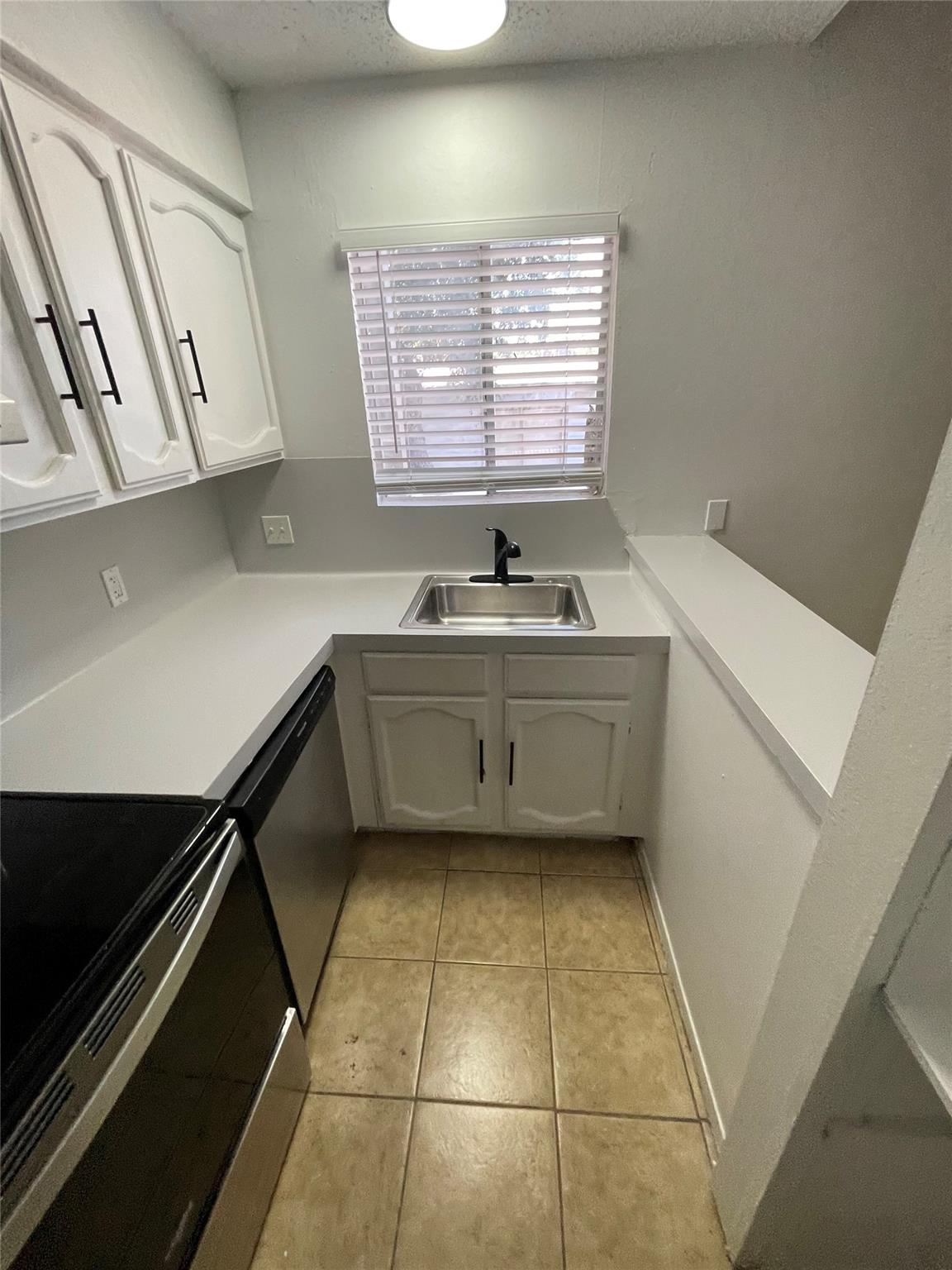 2410 Longview ST #301 — photo 5