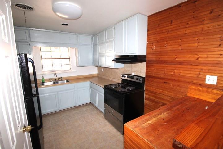 709 11th ST — photo 3