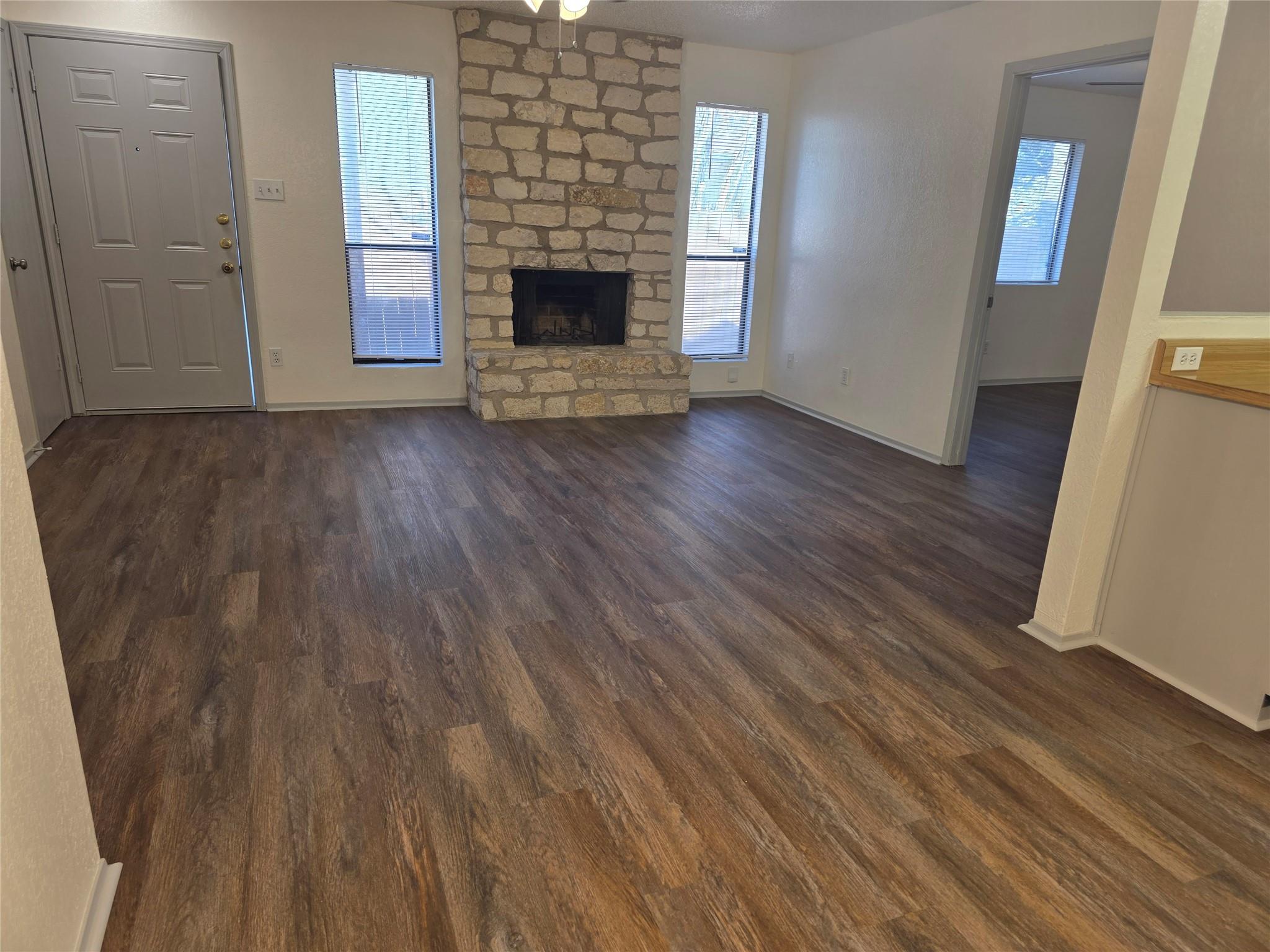 1735 HORSESHOE CIR — photo 3