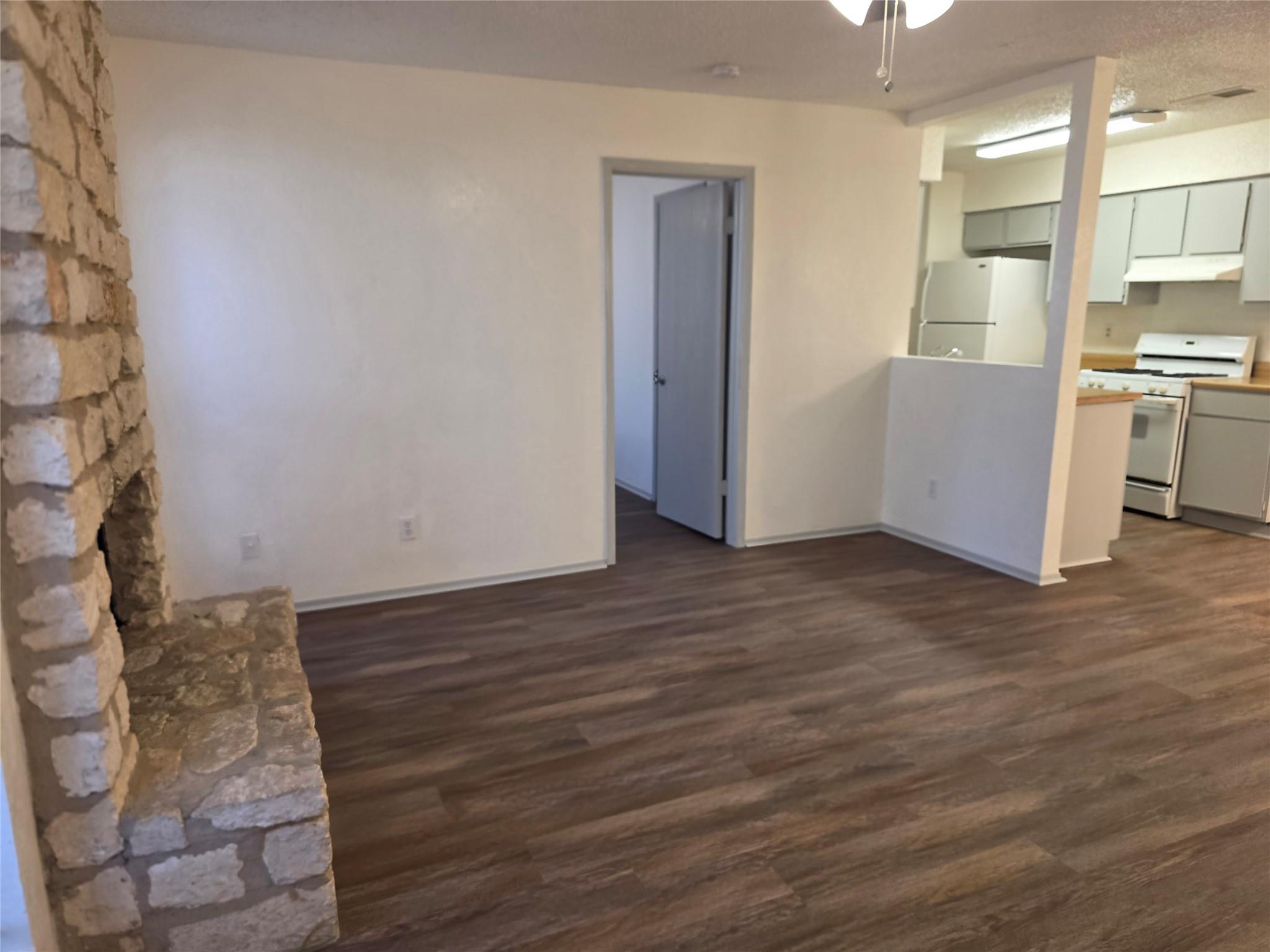 1735 HORSESHOE CIR — photo 5