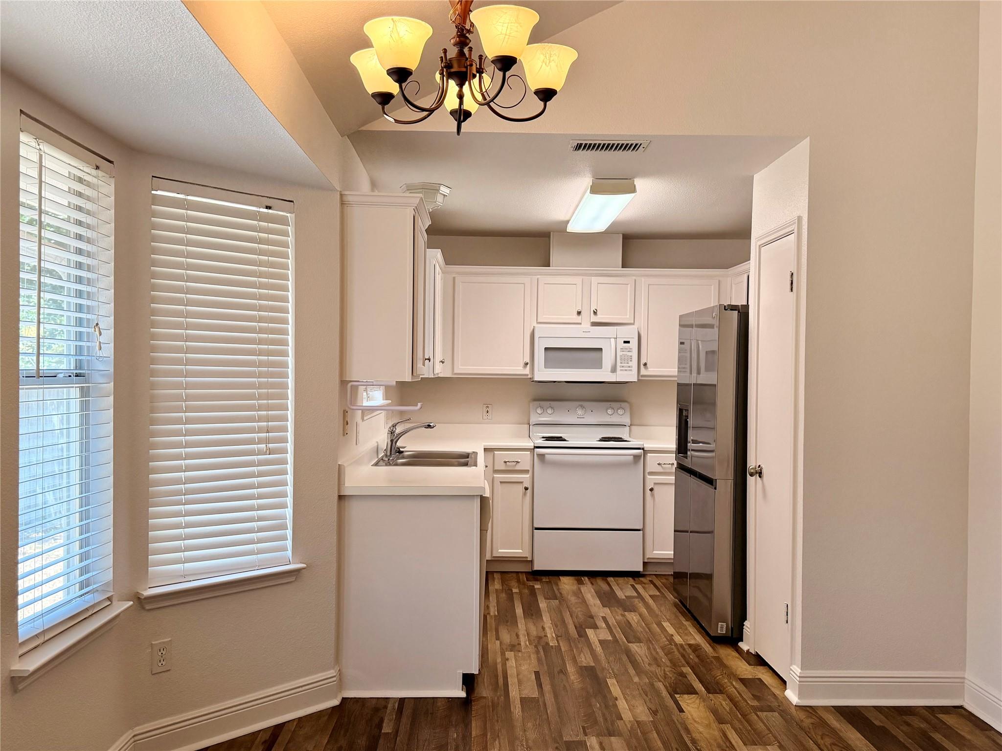2202 Corbin WAY — photo 5