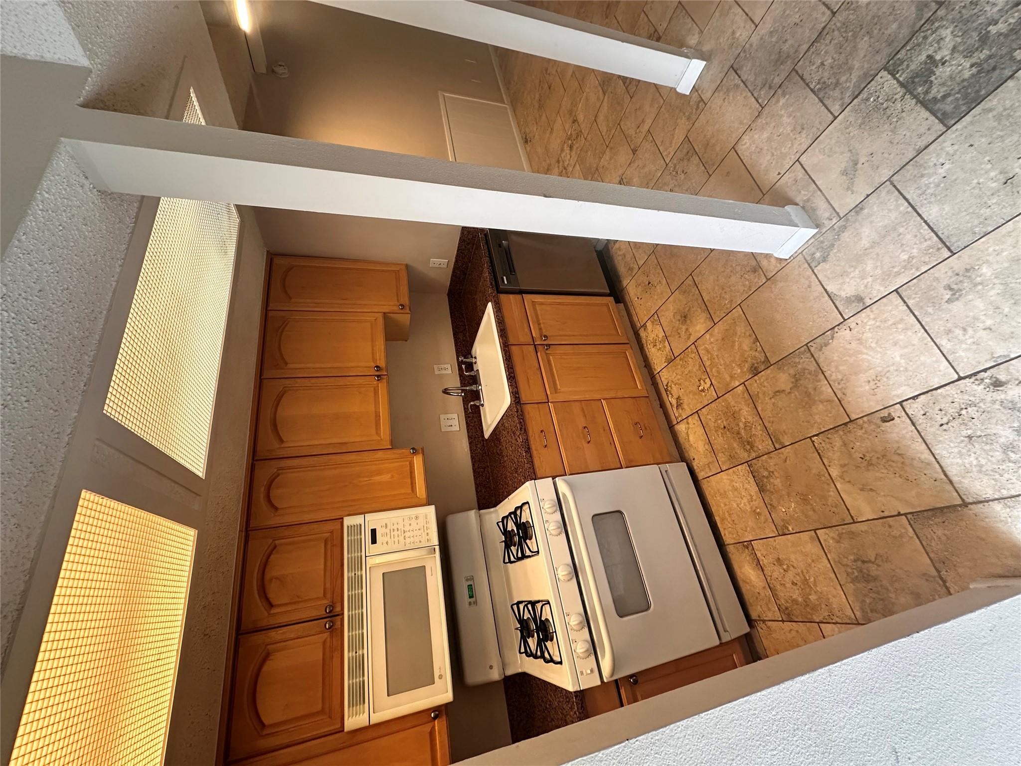 1725 Toomey RD #109 — photo 3