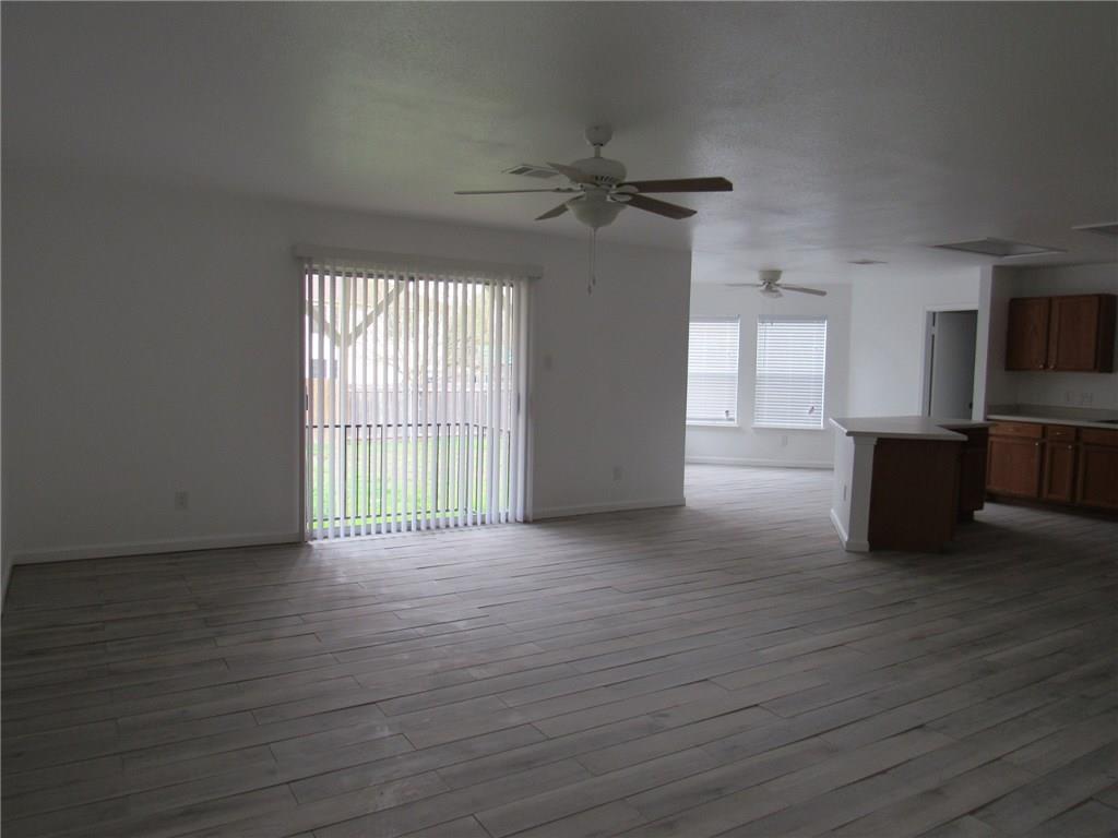 2107 Deer Creek TRL — photo 5