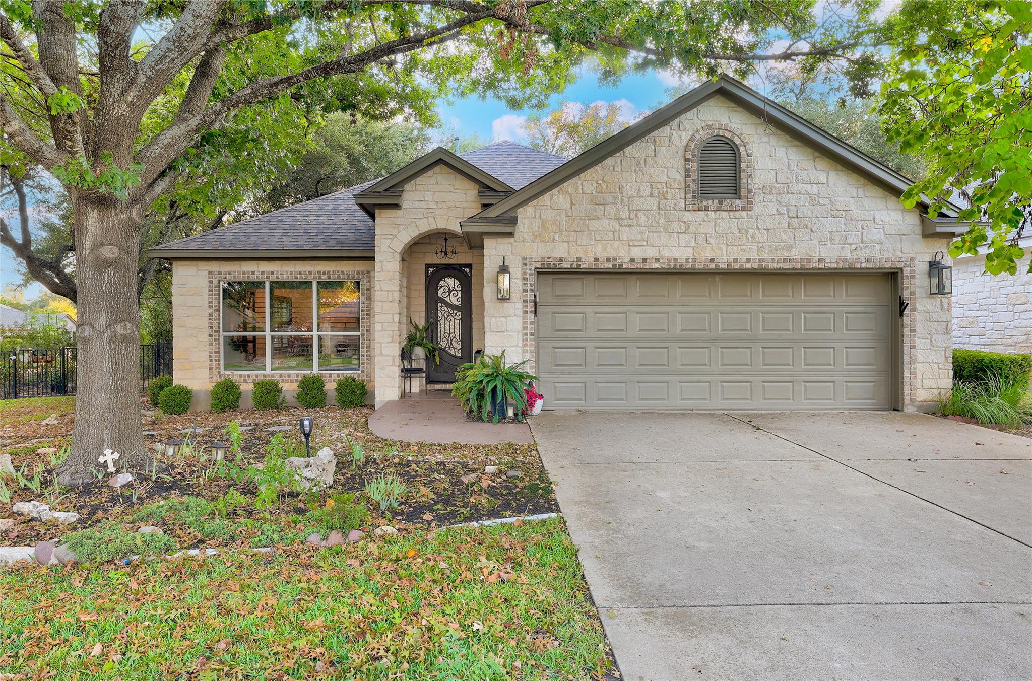 111 Brazos DR — photo 3