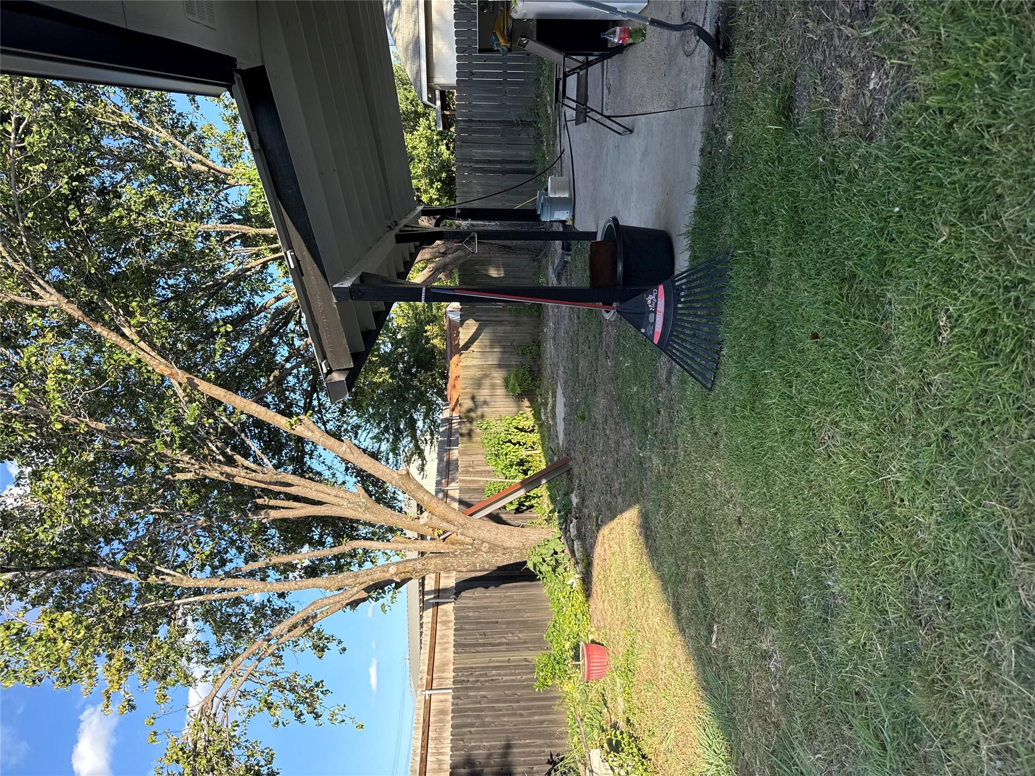 220 Bailey LOOP — photo 3