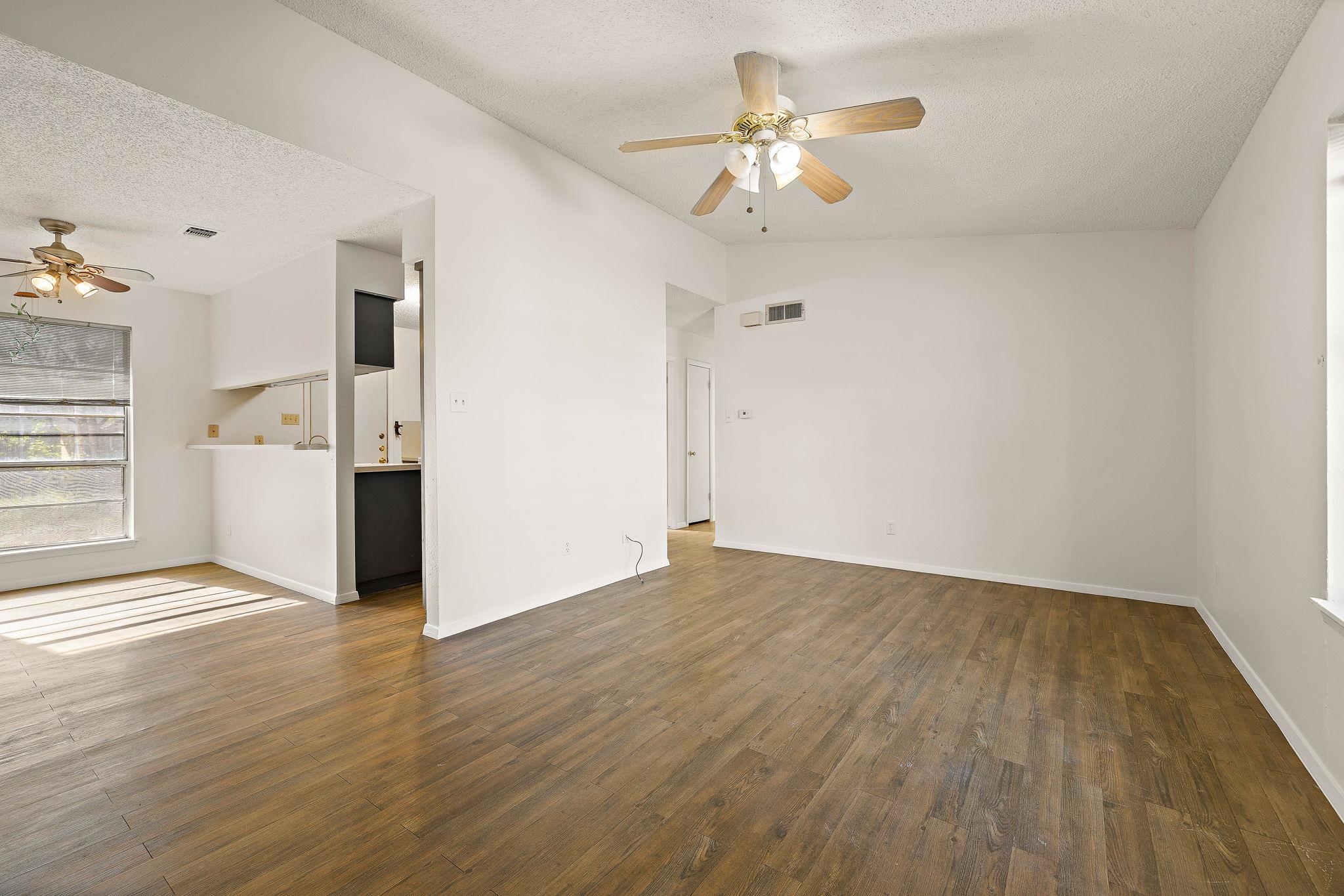 2402 Cottonwood DR — photo 3