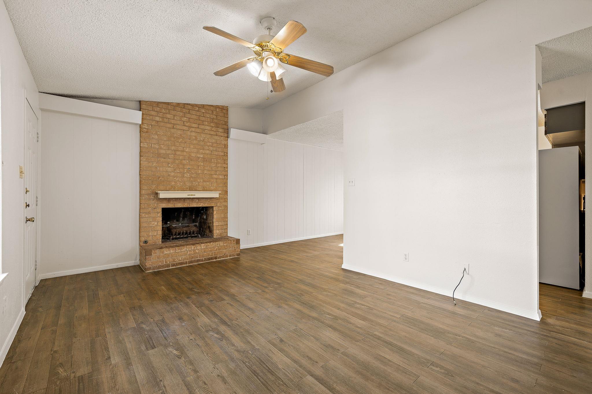 2402 Cottonwood DR — photo 4