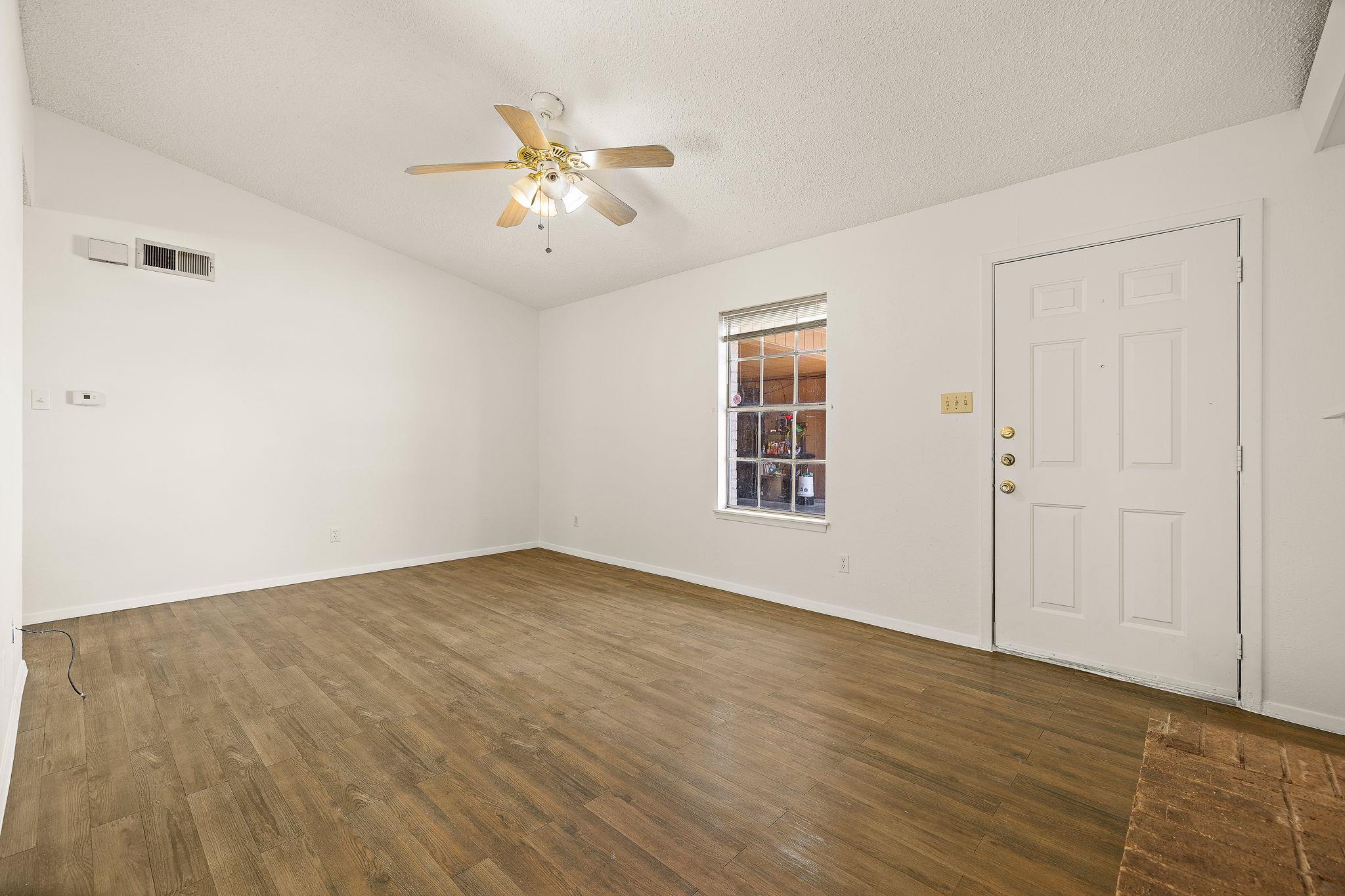 2402 Cottonwood DR — photo 5