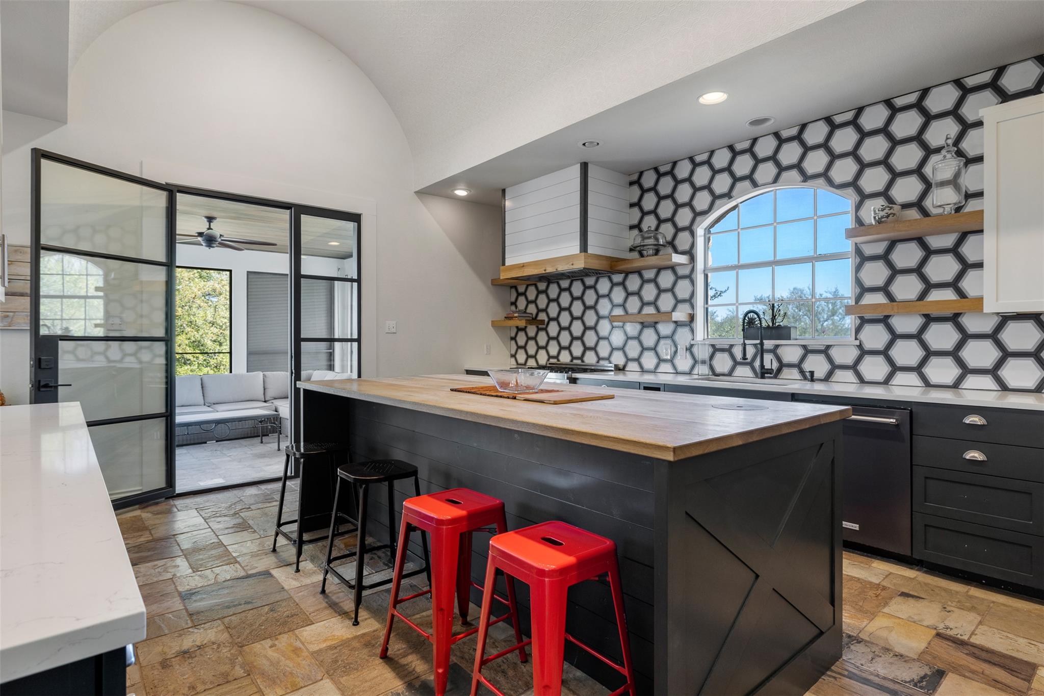 702 Summit DR — photo 4