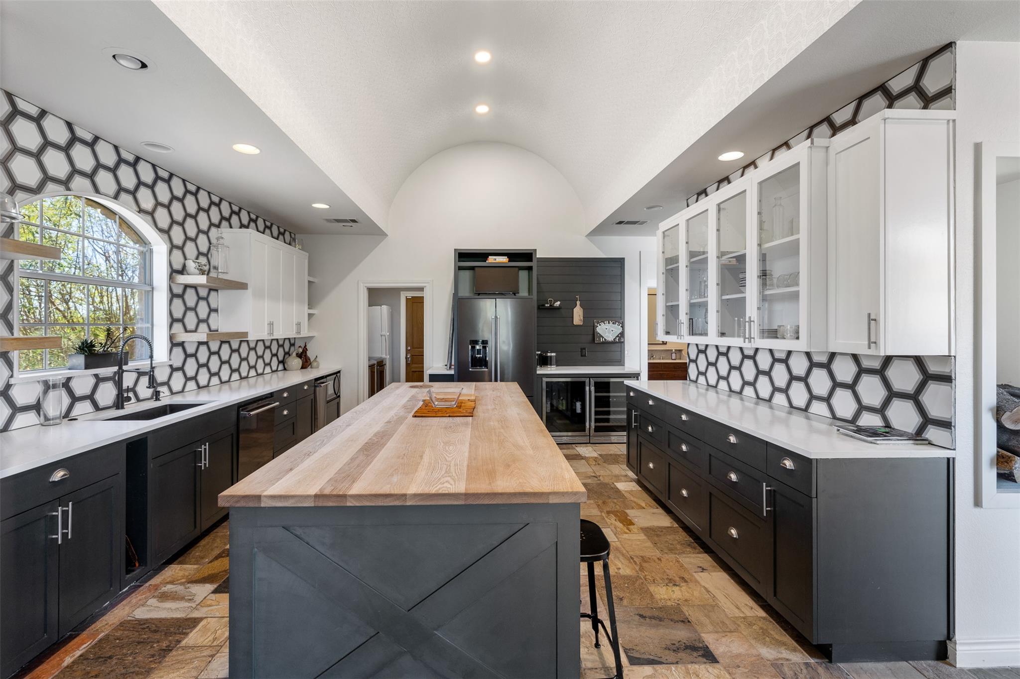 702 Summit DR — photo 5
