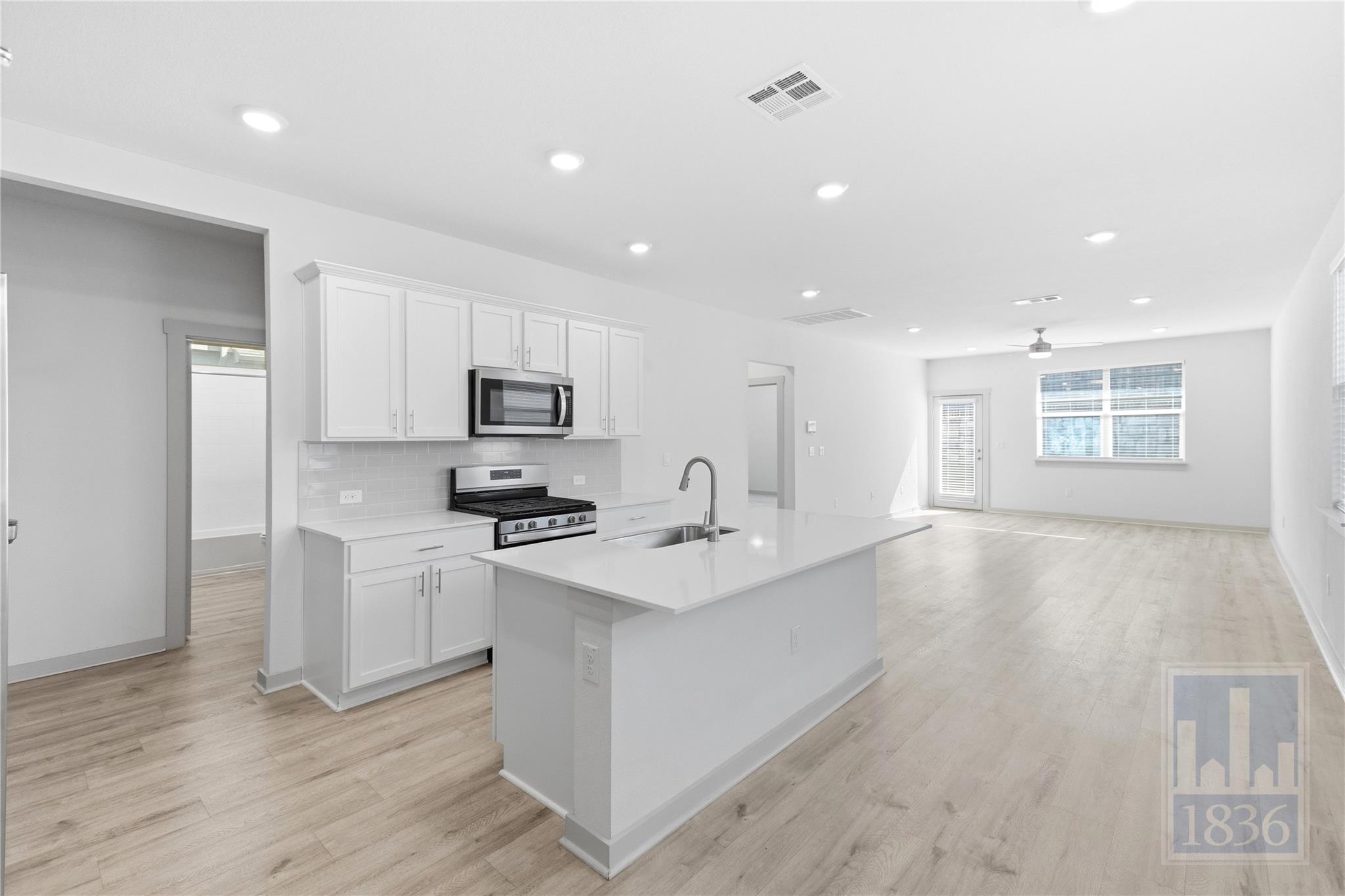 8129 Linnie LN — photo 3