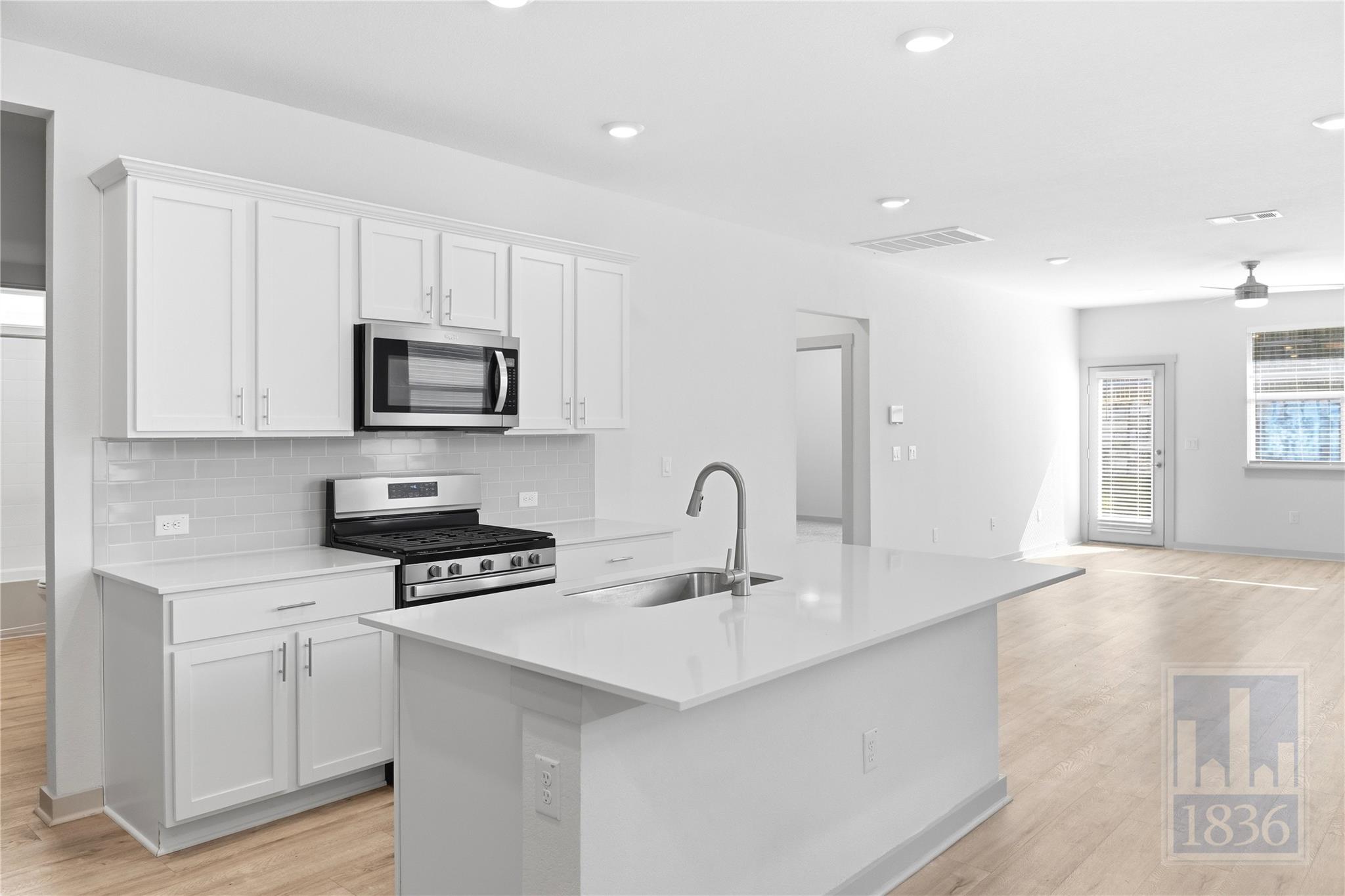 8129 Linnie LN — photo 4