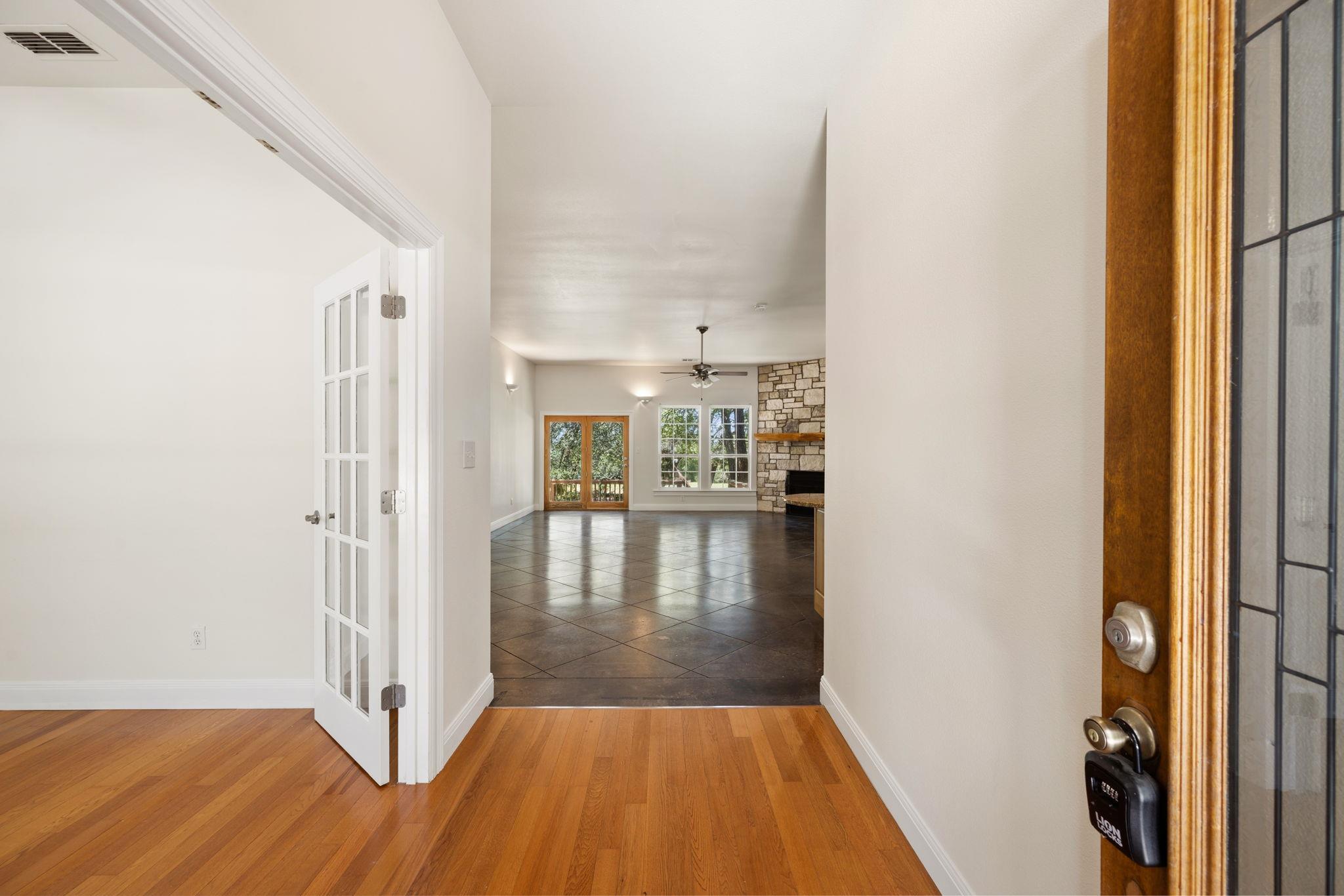 98 Brookhollow DR — photo 4