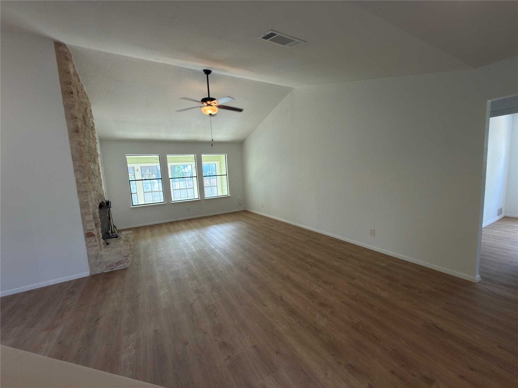 1915 Egger Ave — photo 3