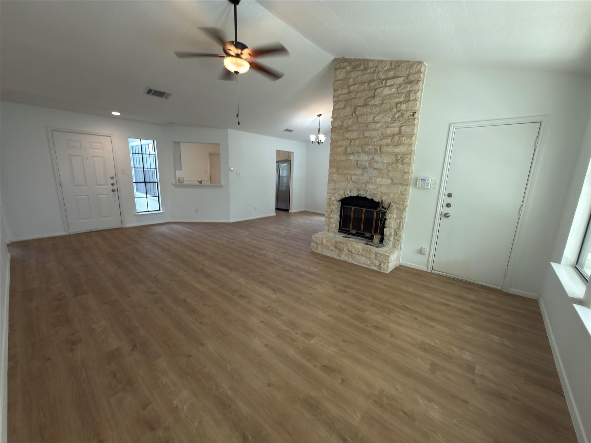 1915 Egger Ave — photo 4