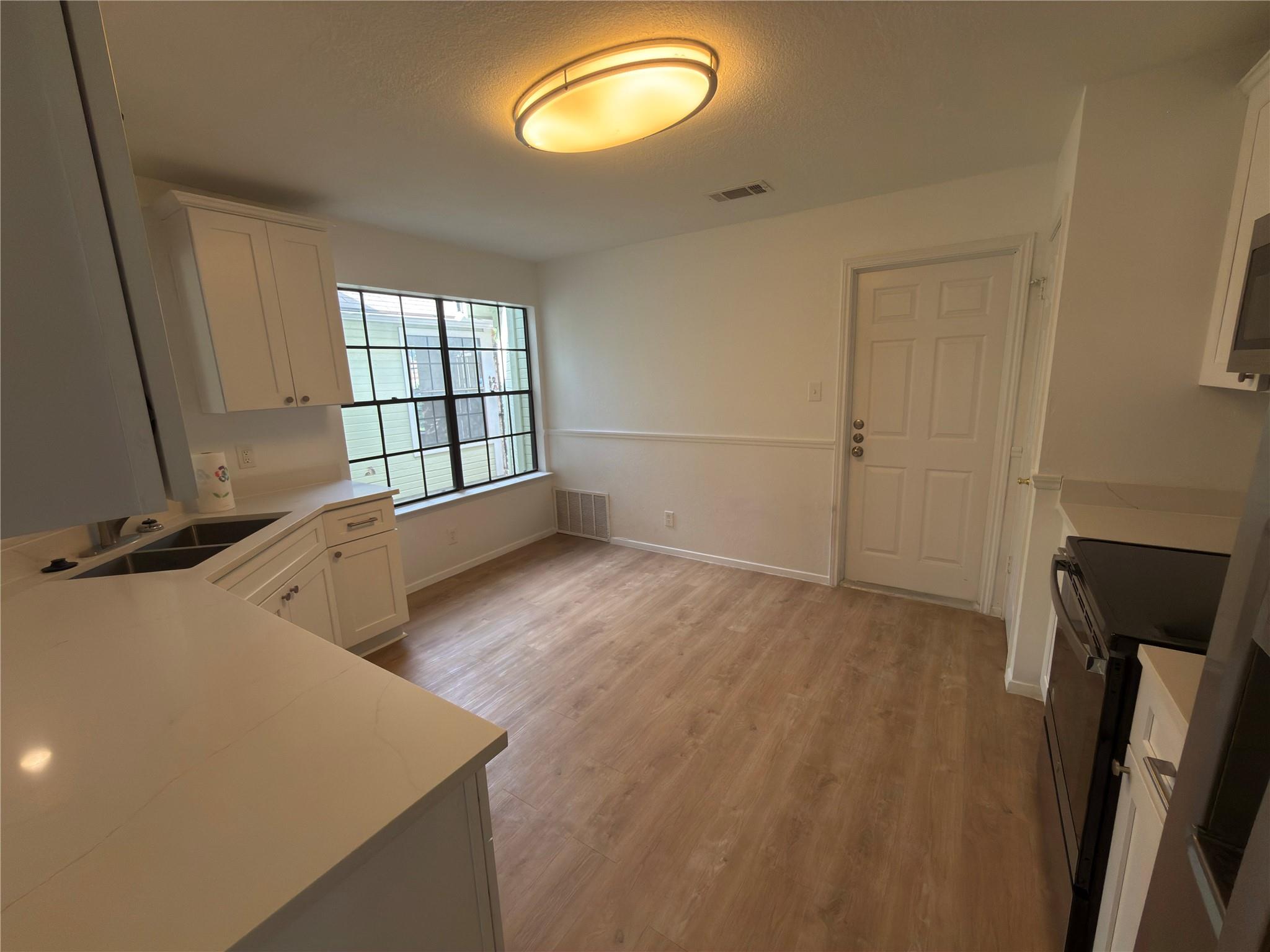 1915 Egger Ave — photo 5
