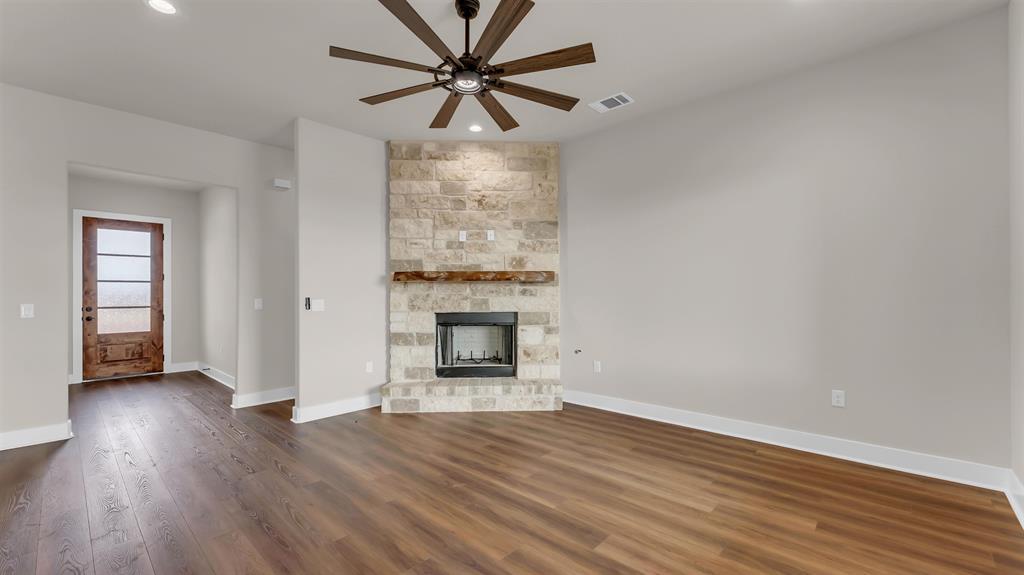 379 Prairie Point DR — photo 5