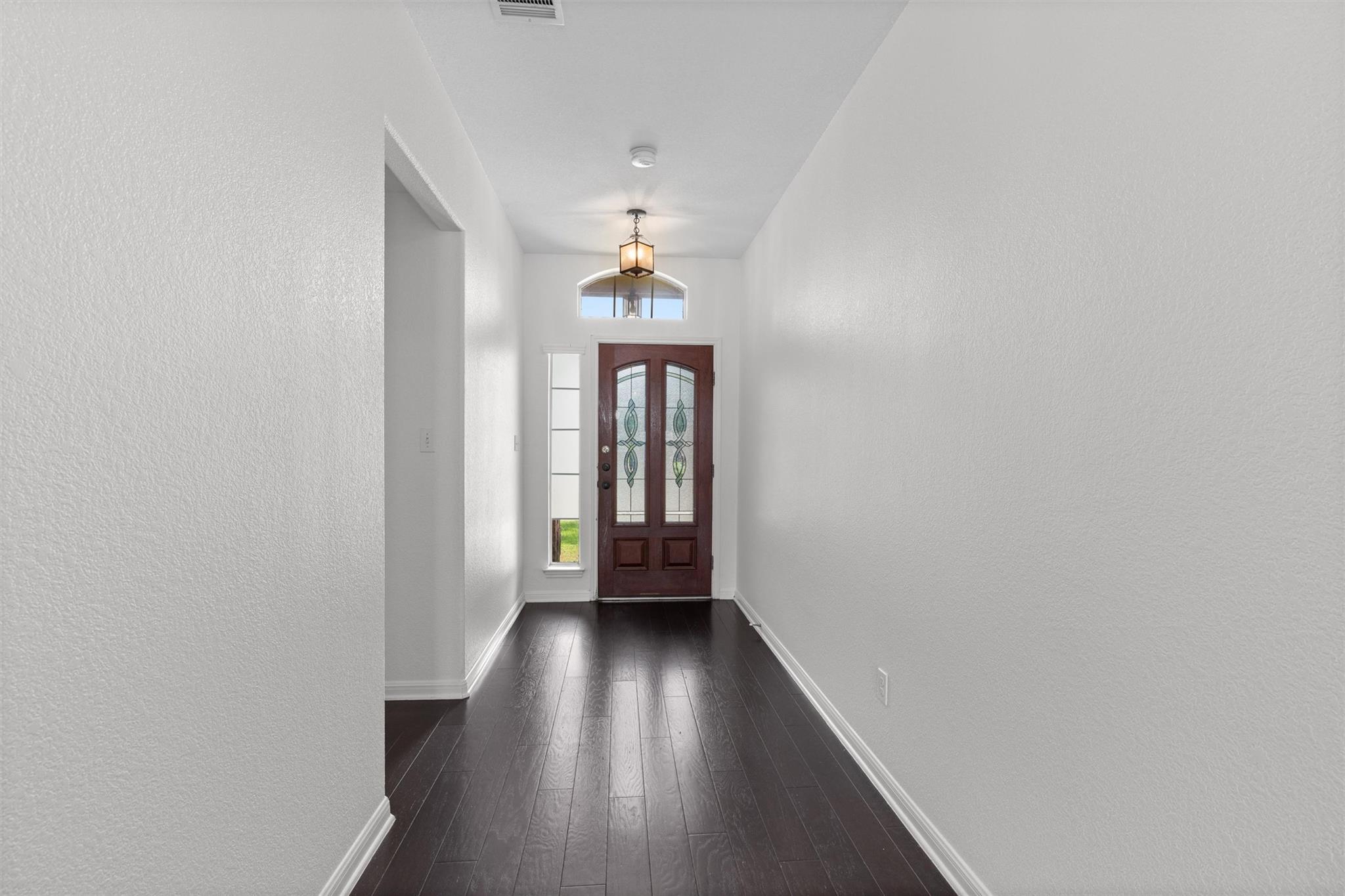 1049 Regency LN — photo 4